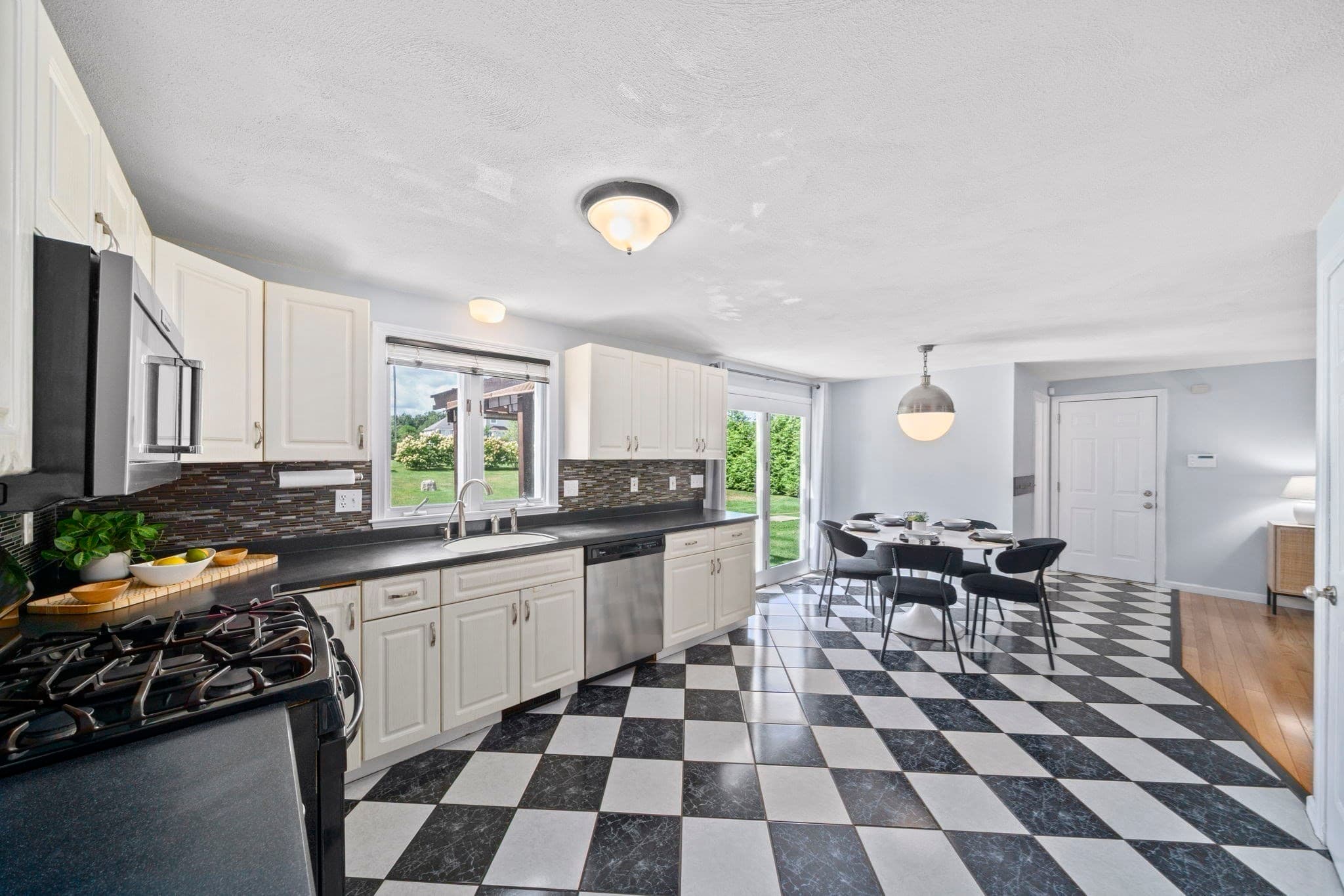 Single Family Residence at 27 Sparrow Rd, Stoughton MA 02072, Stoughton, photo 10 of 41