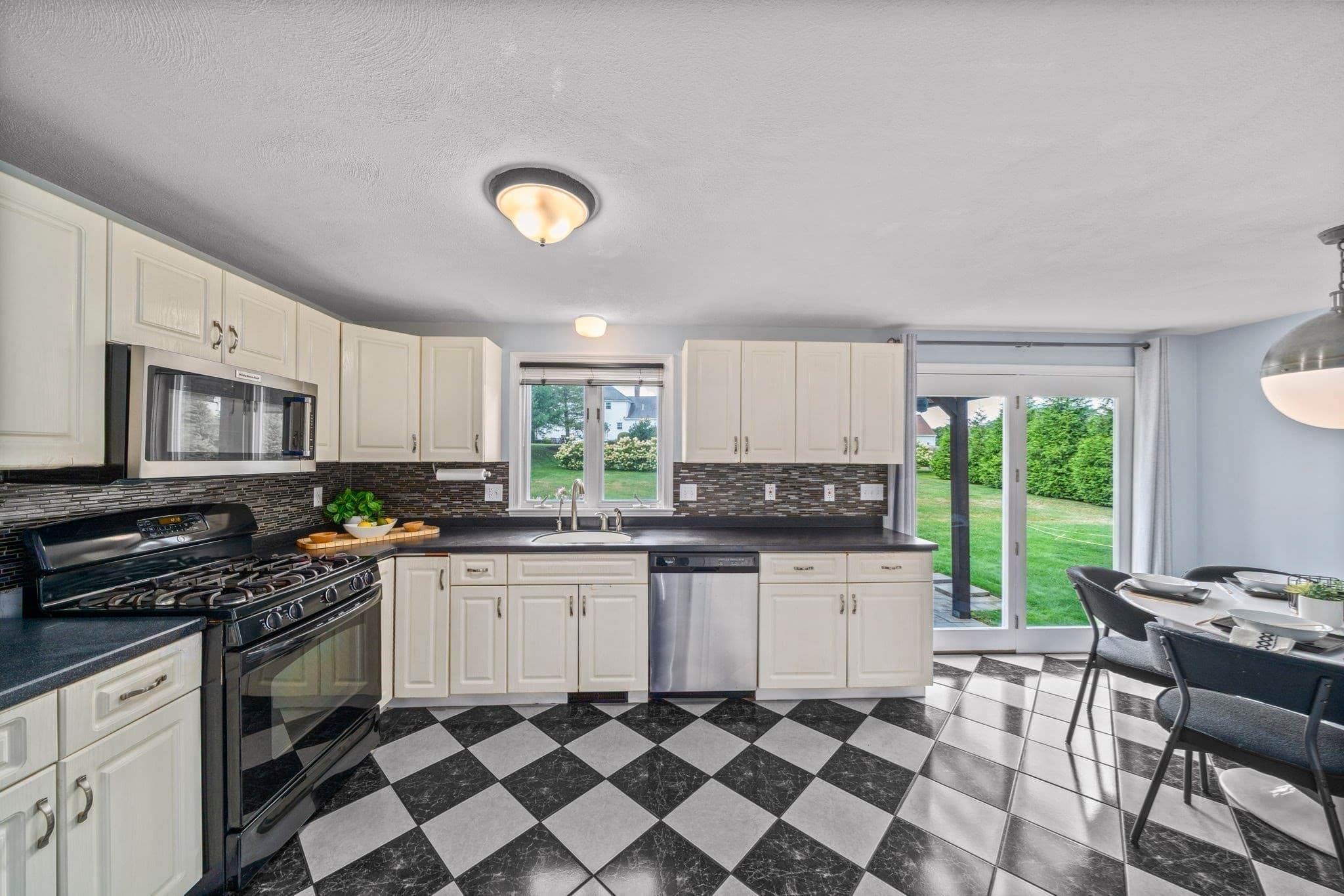 Single Family Residence at 27 Sparrow Rd, Stoughton MA 02072, Stoughton, photo 8 of 41