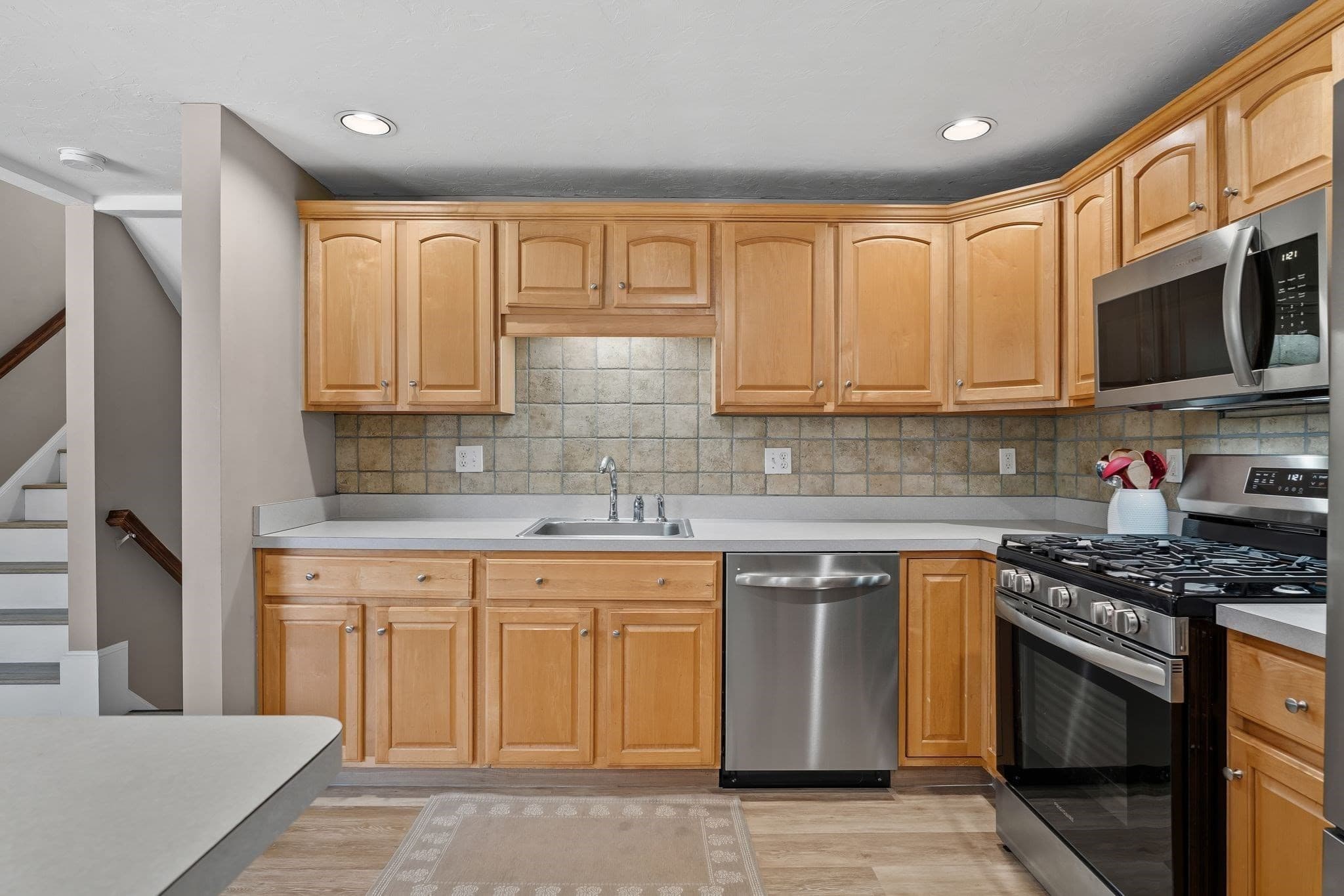 Condominium at 864 Brockton Ave # 864, Abington MA 02351, Abington, photo 10 of 36