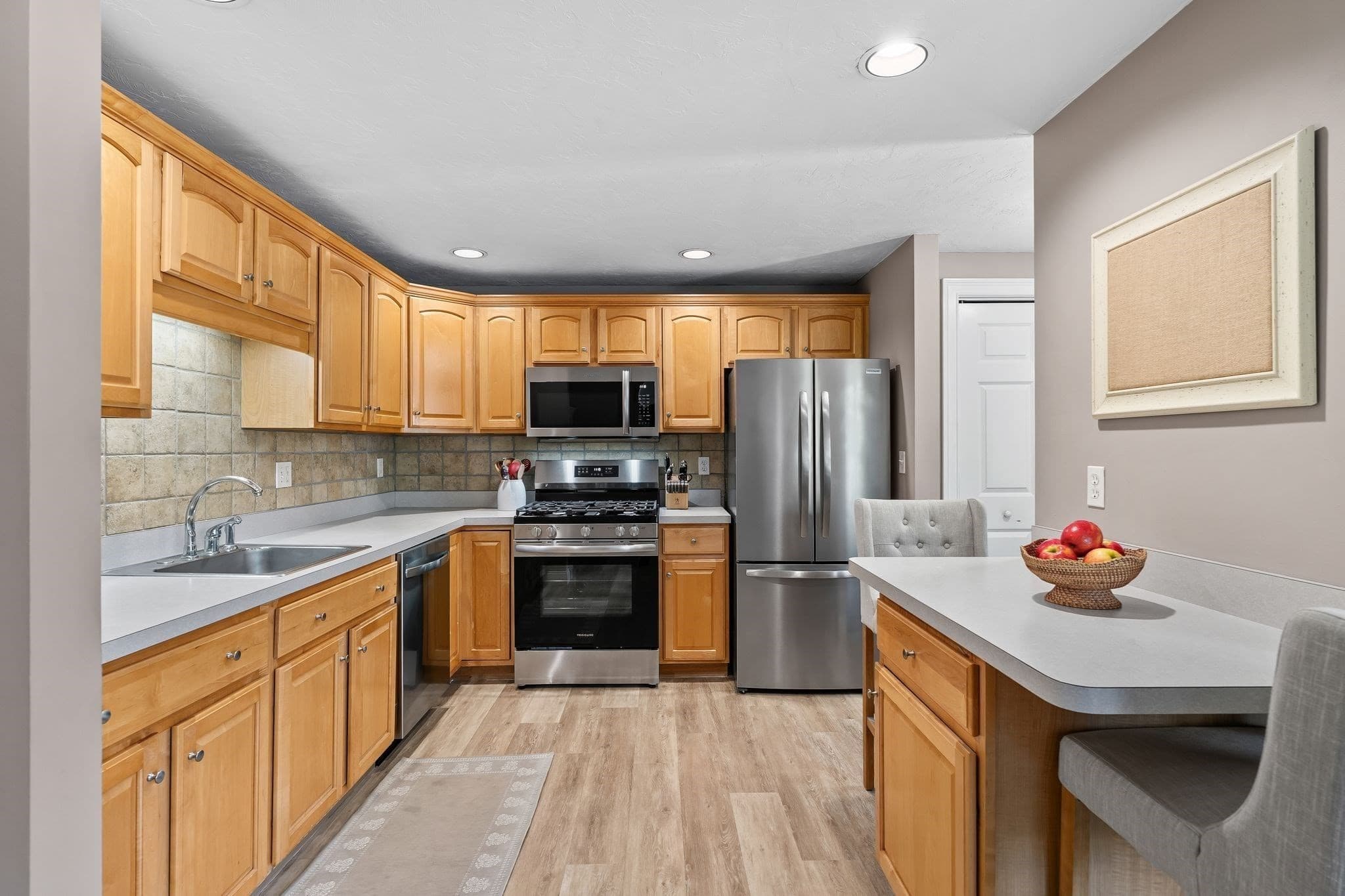 Condominium at 864 Brockton Ave # 864, Abington MA 02351, Abington, photo 11 of 36