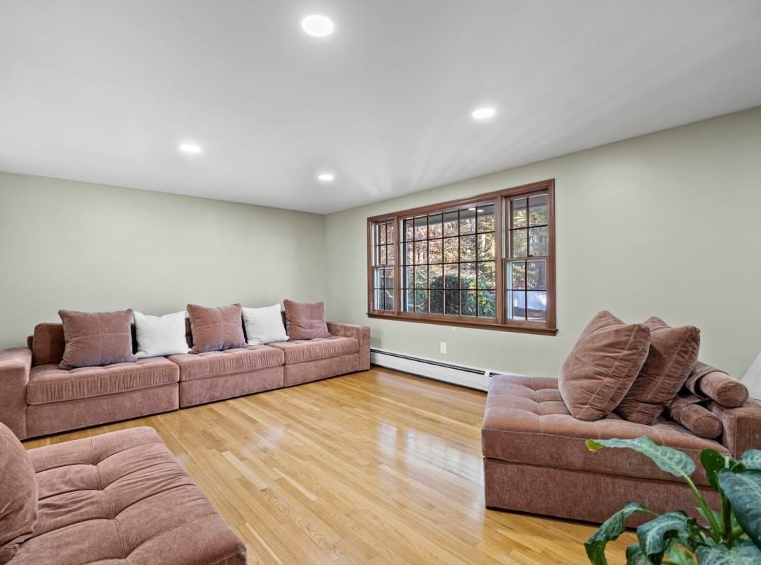 Single Family Residence at 38 Fort Sumter Dr, Holden MA 01520, Holden, photo 4 of 35