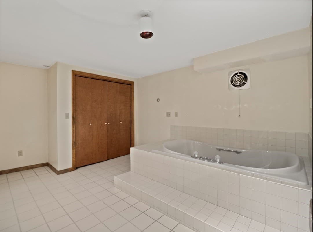 Single Family Residence at 38 Fort Sumter Dr, Holden MA 01520, Holden, photo 25 of 35