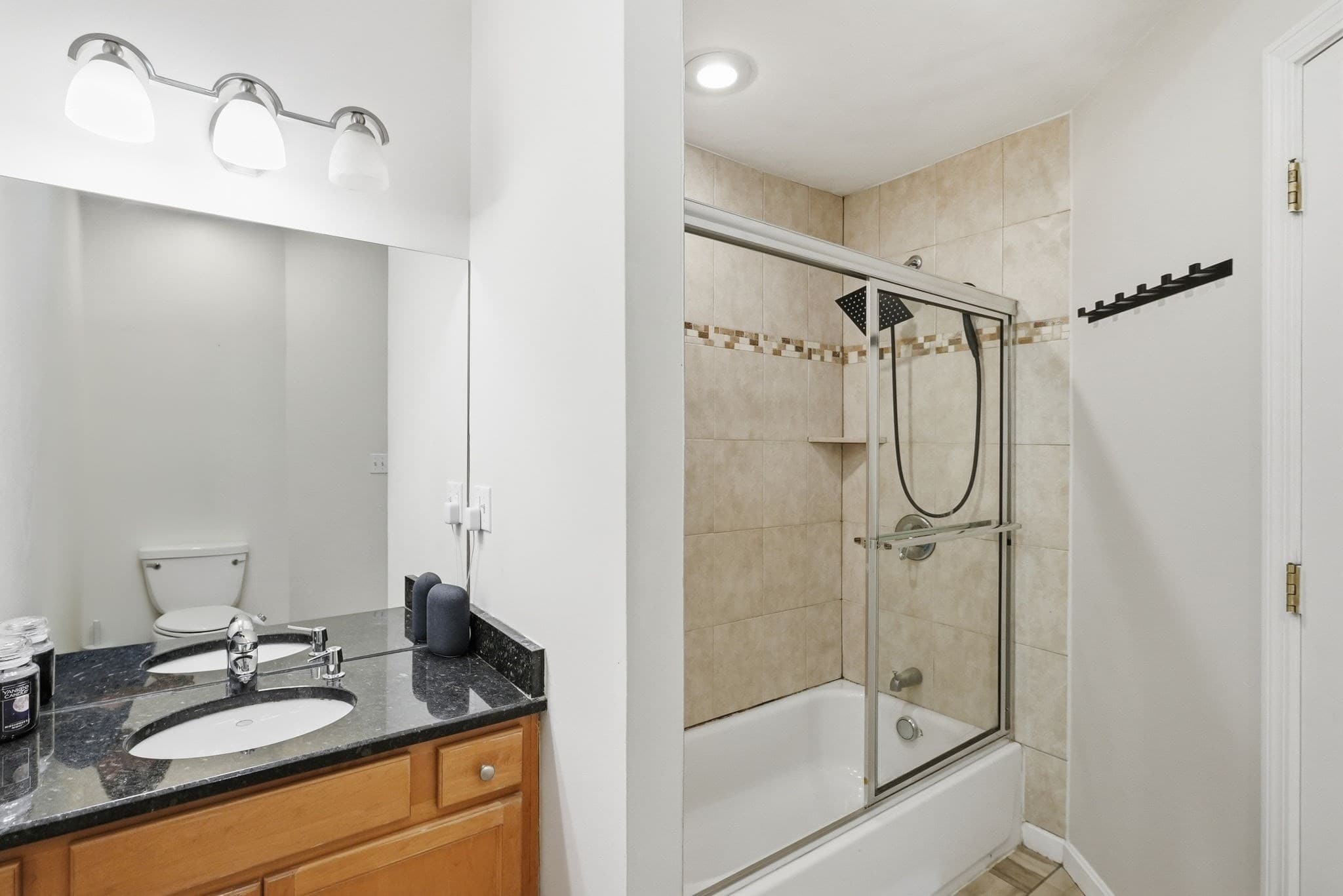 Condominium at 841 Saratoga St, Boston MA 02128, Boston, photo 17 of 27