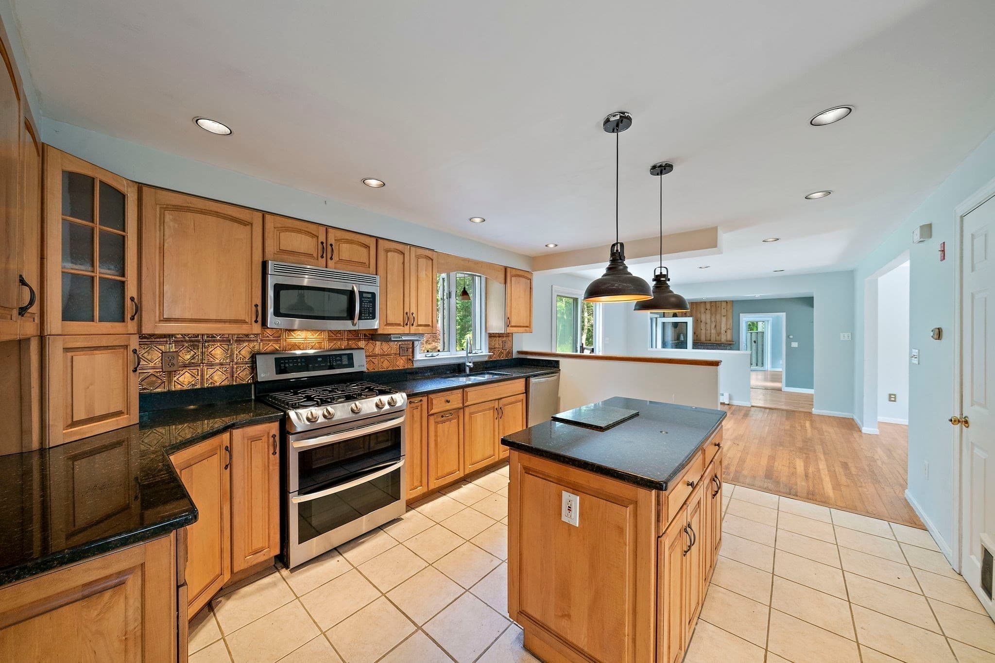Single Family Residence at 184 Wakeby Rd, Barnstable MA 02648, Barnstable, photo 7 of 42