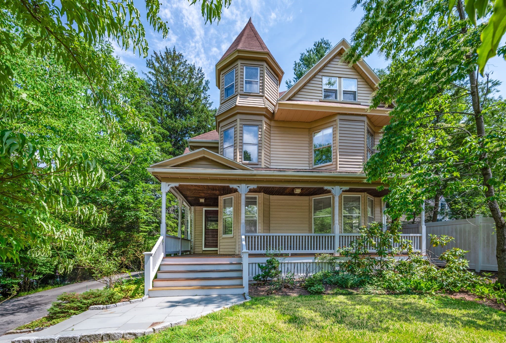 8 Cypress Rd, Wellesley MA 02481