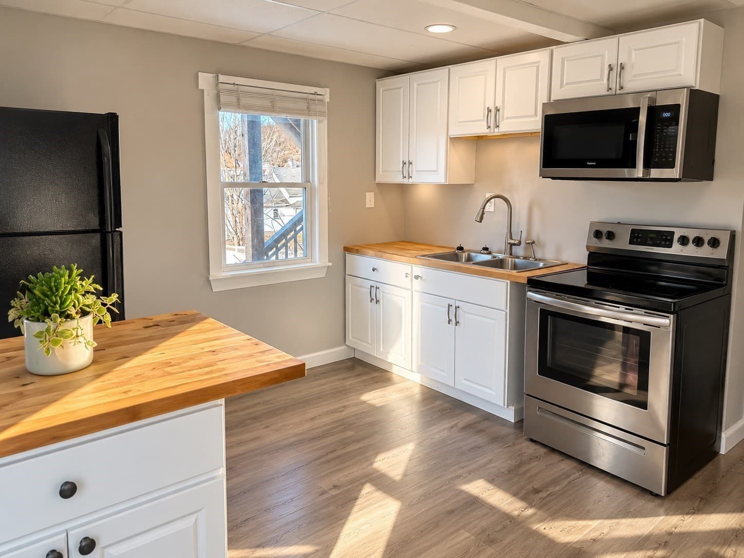 4 Family at 73 S Main St, North Brookfield MA 01535, photo 9 of 17