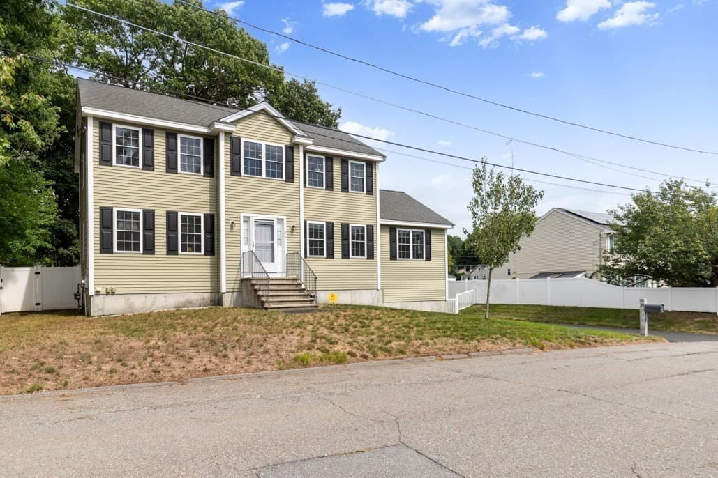 Single Family Residence at 28 Glenside Ave, Billerica MA 01821, Billerica, photo 3 of 37