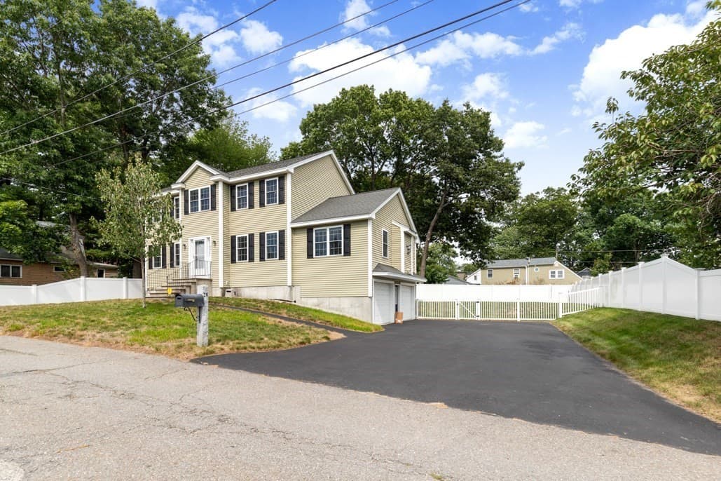 Single Family Residence at 28 Glenside Ave, Billerica MA 01821, Billerica, photo 4 of 37