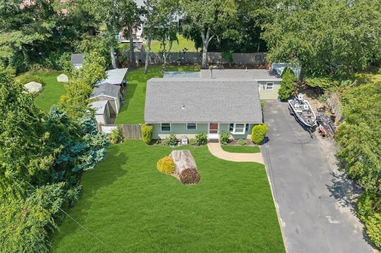 Single Family Residence at 5 Birch St, Bourne MA 02532, Bourne, photo 3 of 31