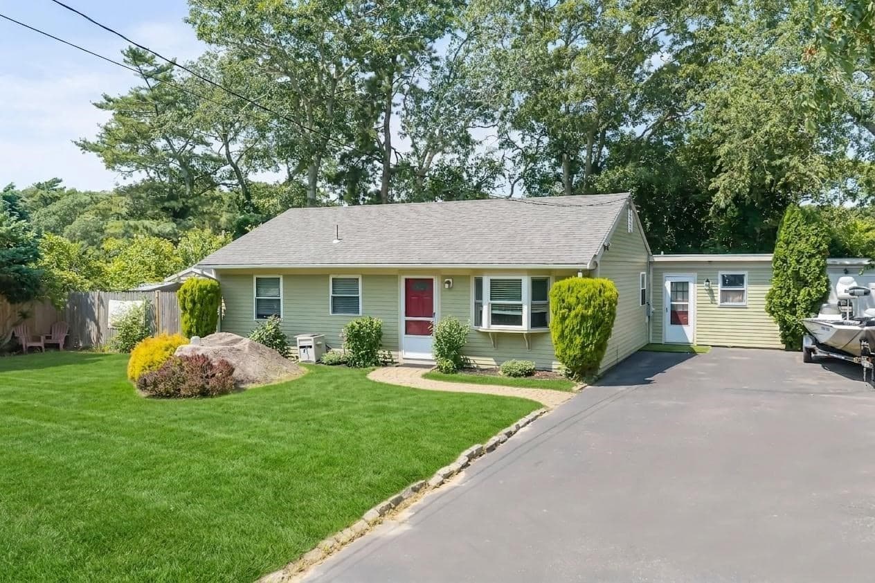 Single Family Residence at 5 Birch St, Bourne MA 02532, Bourne, photo 4 of 31