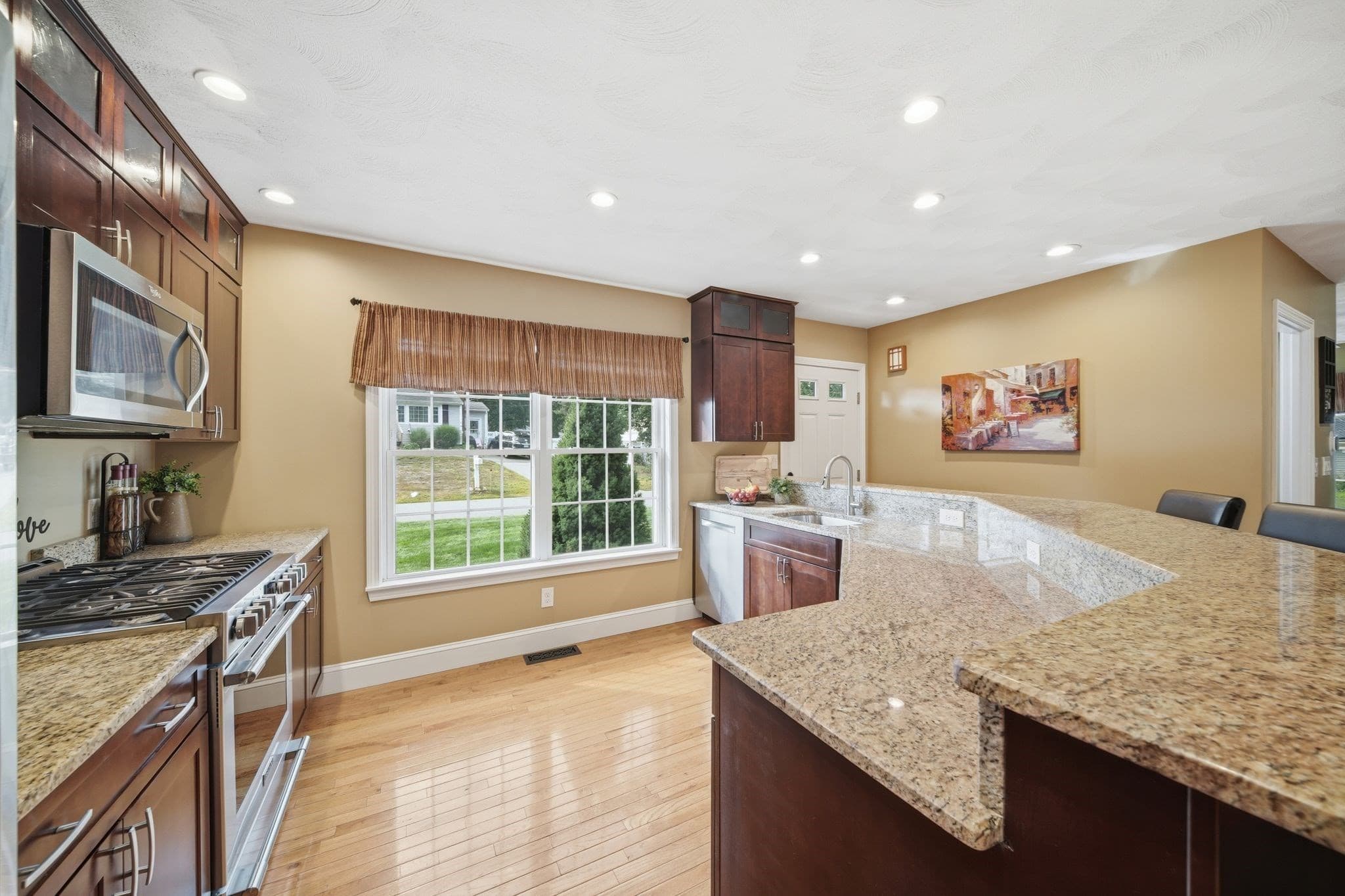 Single Family Residence at 39 Tomahawk Dr, Tewksbury MA 01876, Tewksbury, photo 6 of 42