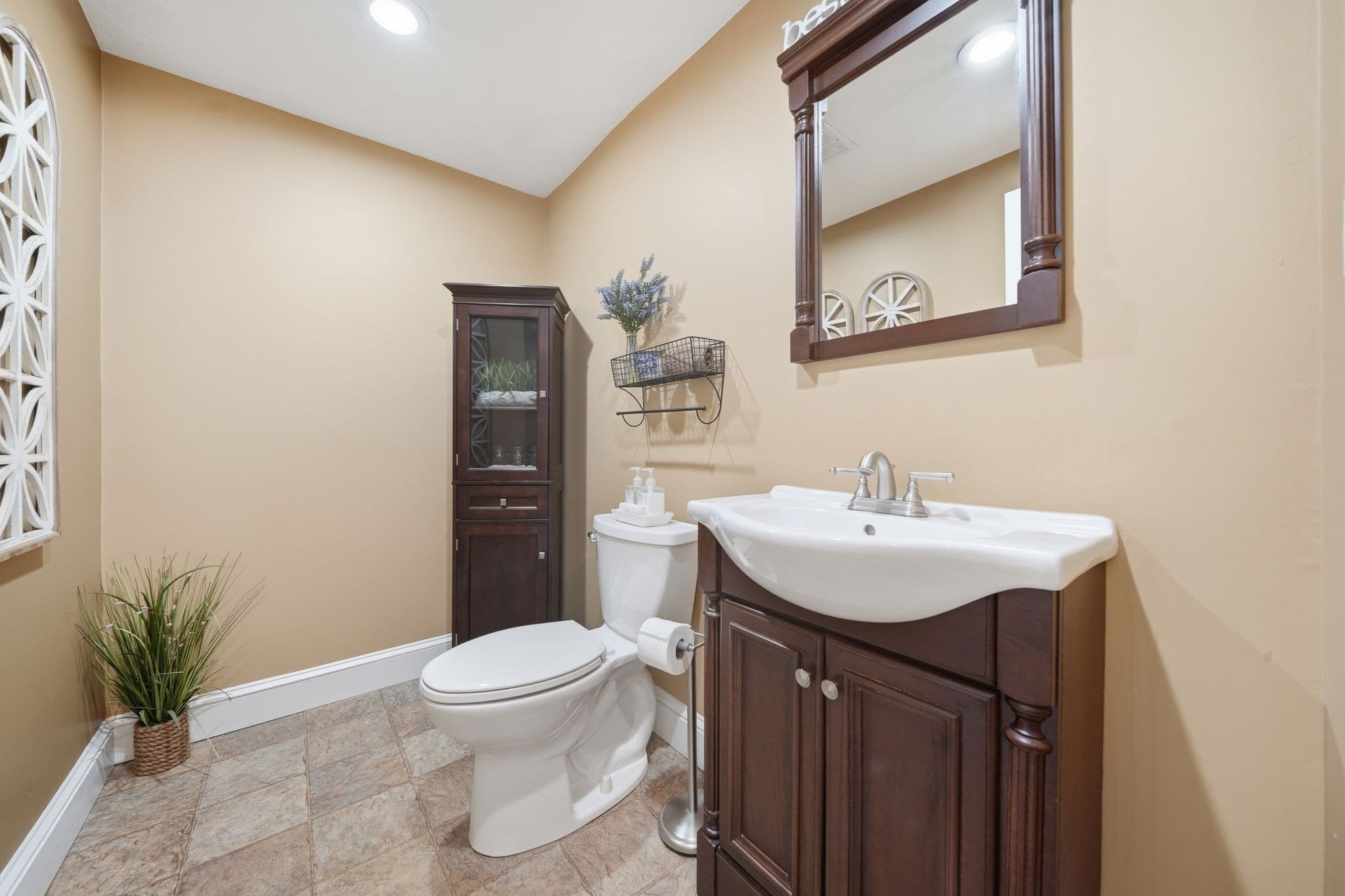 Single Family Residence at 39 Tomahawk Dr, Tewksbury MA 01876, Tewksbury, photo 13 of 42