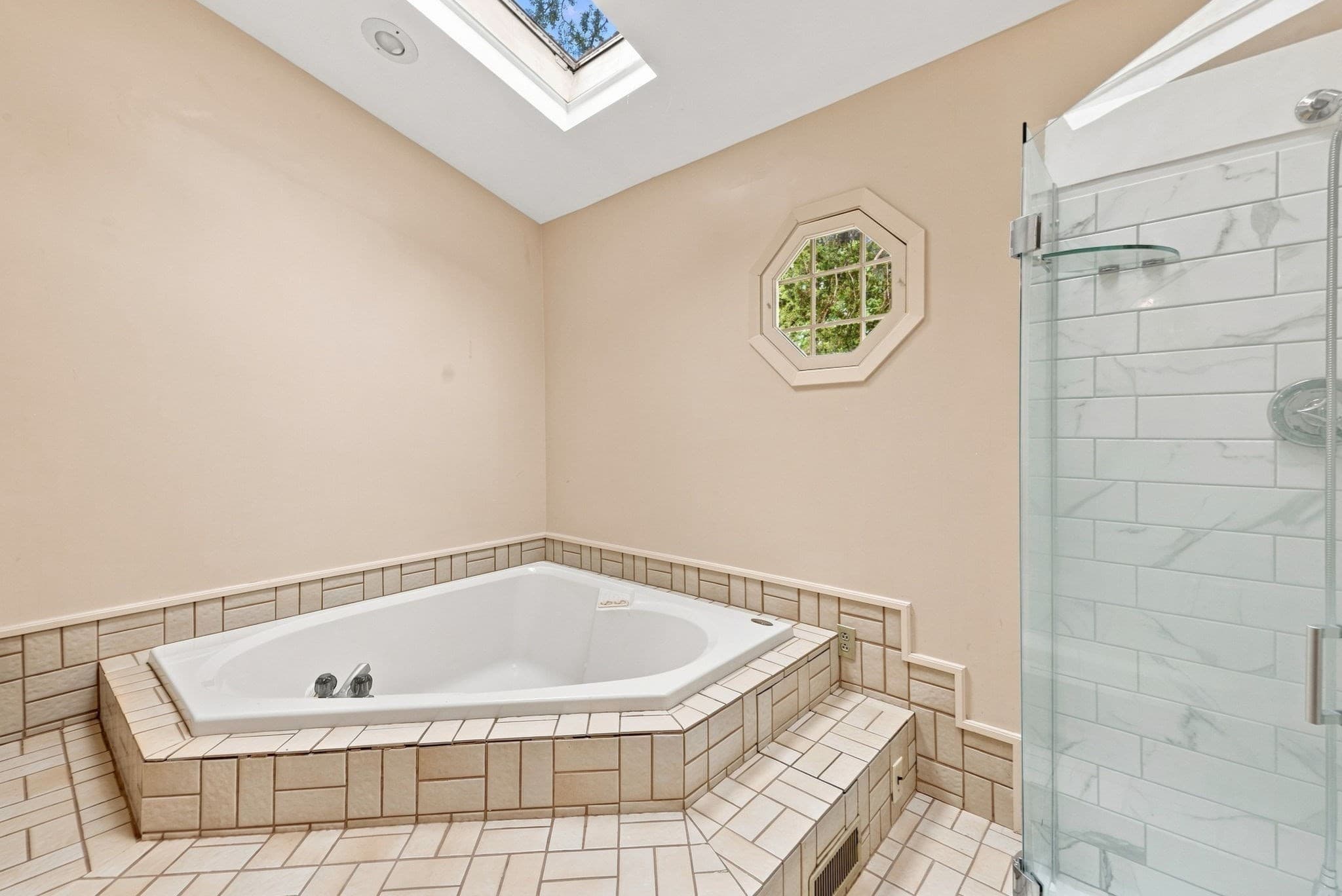 Single Family Residence at 66 Charlton St, Oxford MA 01540, Oxford, photo 12 of 40