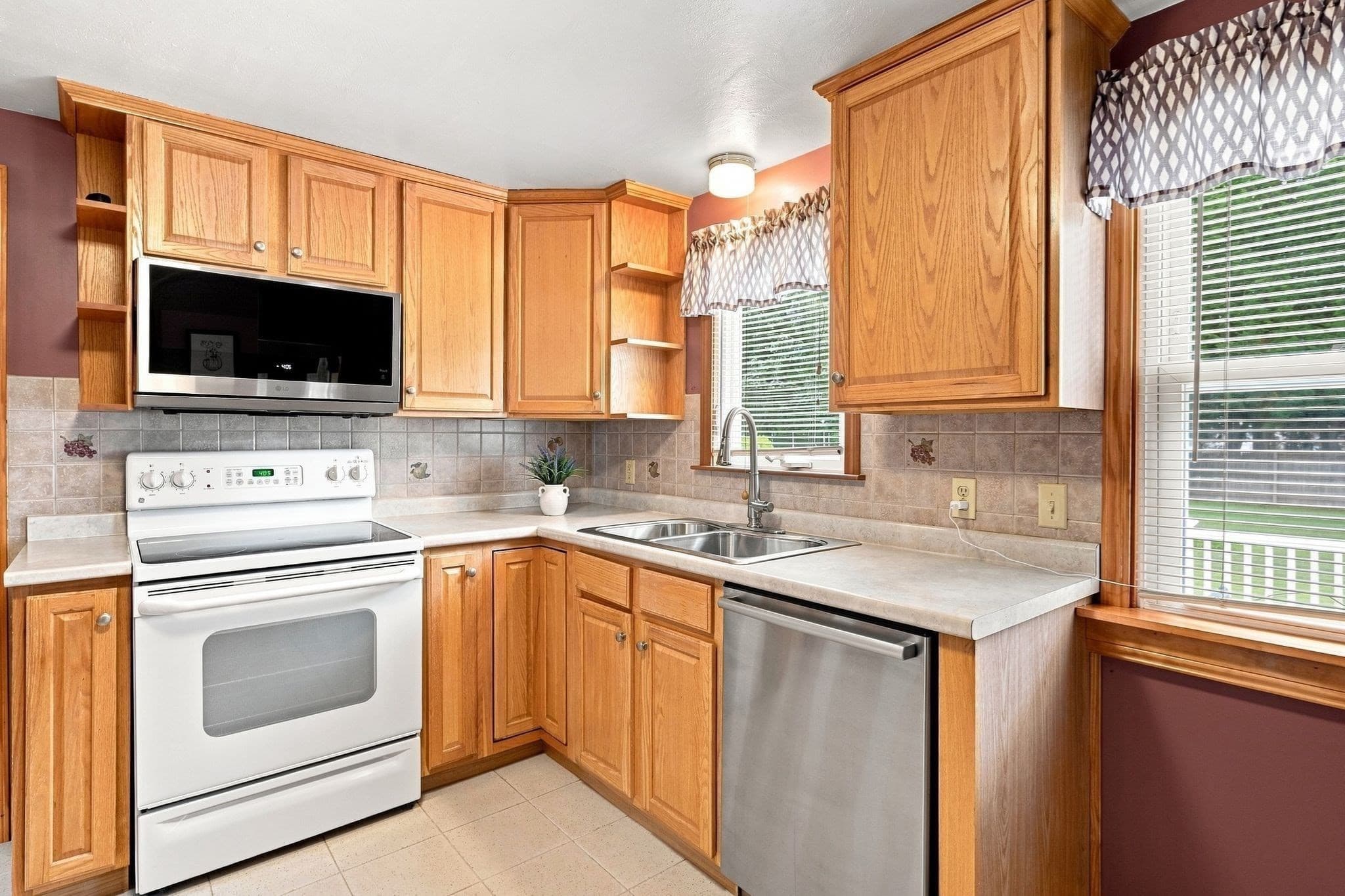 Single Family Residence at 172 Birch Bluffs Dr, Westfield MA 01085, Westfield, photo 12 of 42