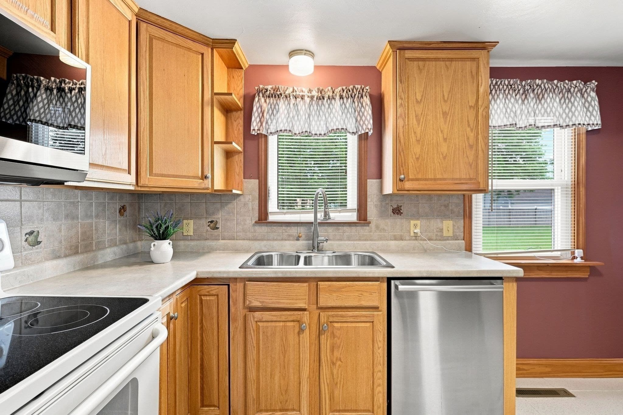 Single Family Residence at 172 Birch Bluffs Dr, Westfield MA 01085, Westfield, photo 11 of 42
