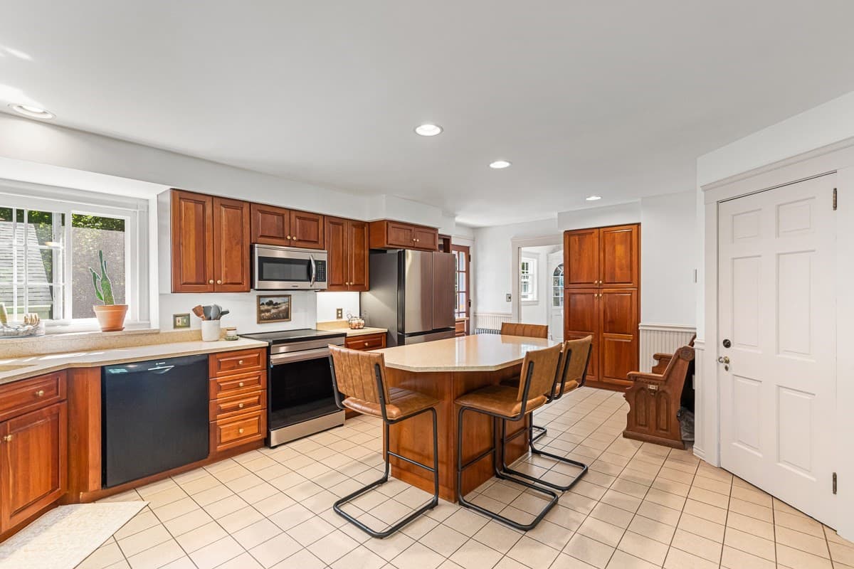 Single Family Residence at 89 Bay State Rd, Rehoboth MA 02769, Rehoboth, photo 11 of 42