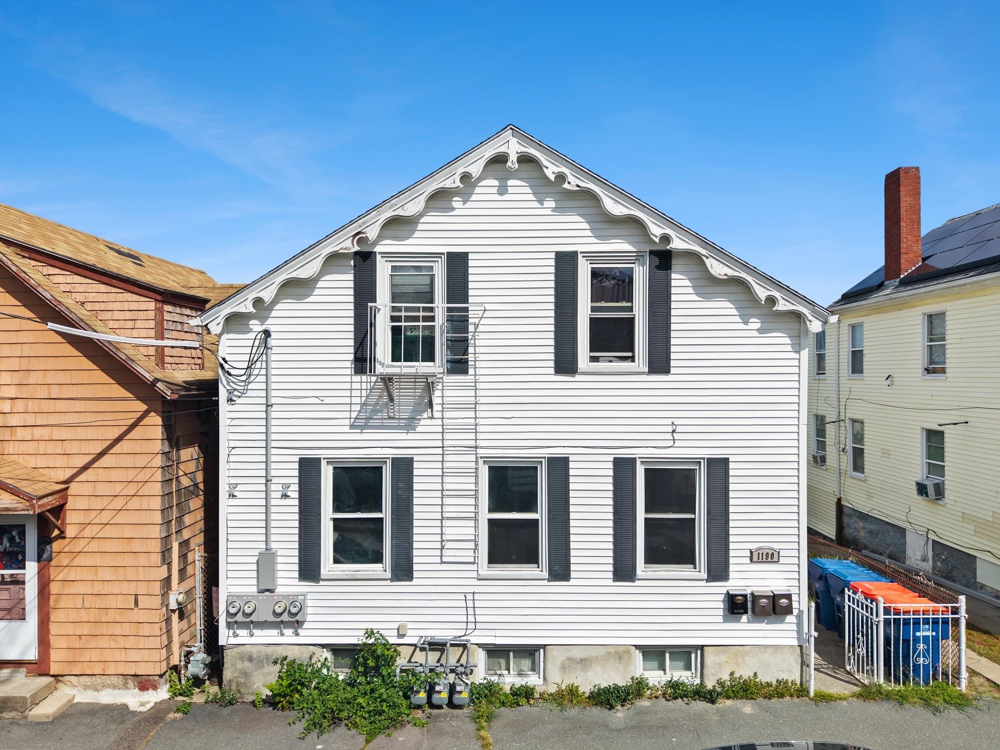 3 Family at 1190 Pleasant St, New Bedford MA 02740, New Bedford, photo 2 of 37