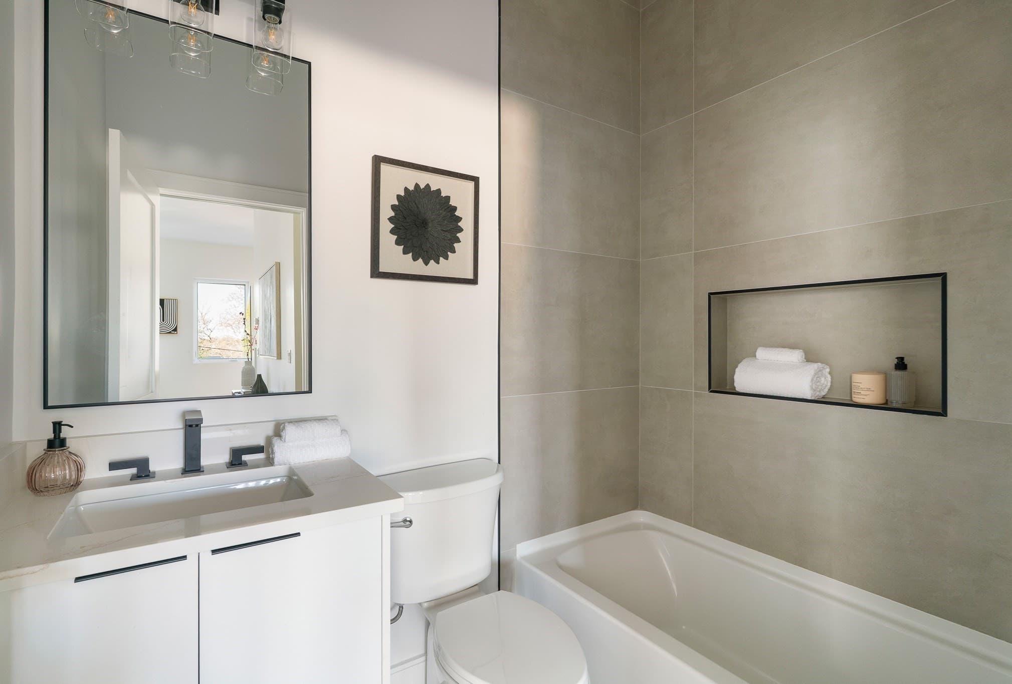 Condominium at 28A Swan Avenue PH, Boston MA 02128, Boston, photo 13 of 16