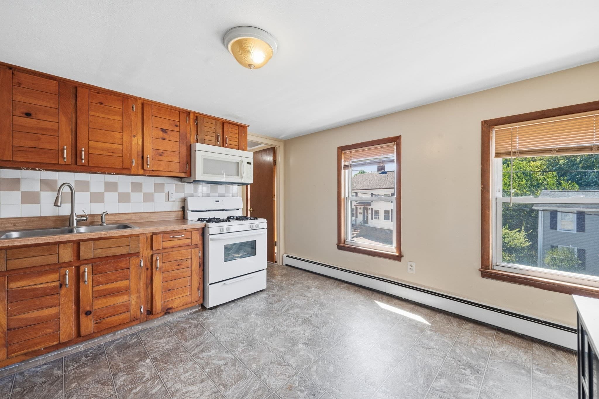 3 Family at 37 Howard St, Chicopee MA 01013, Chicopee, photo 16 of 39