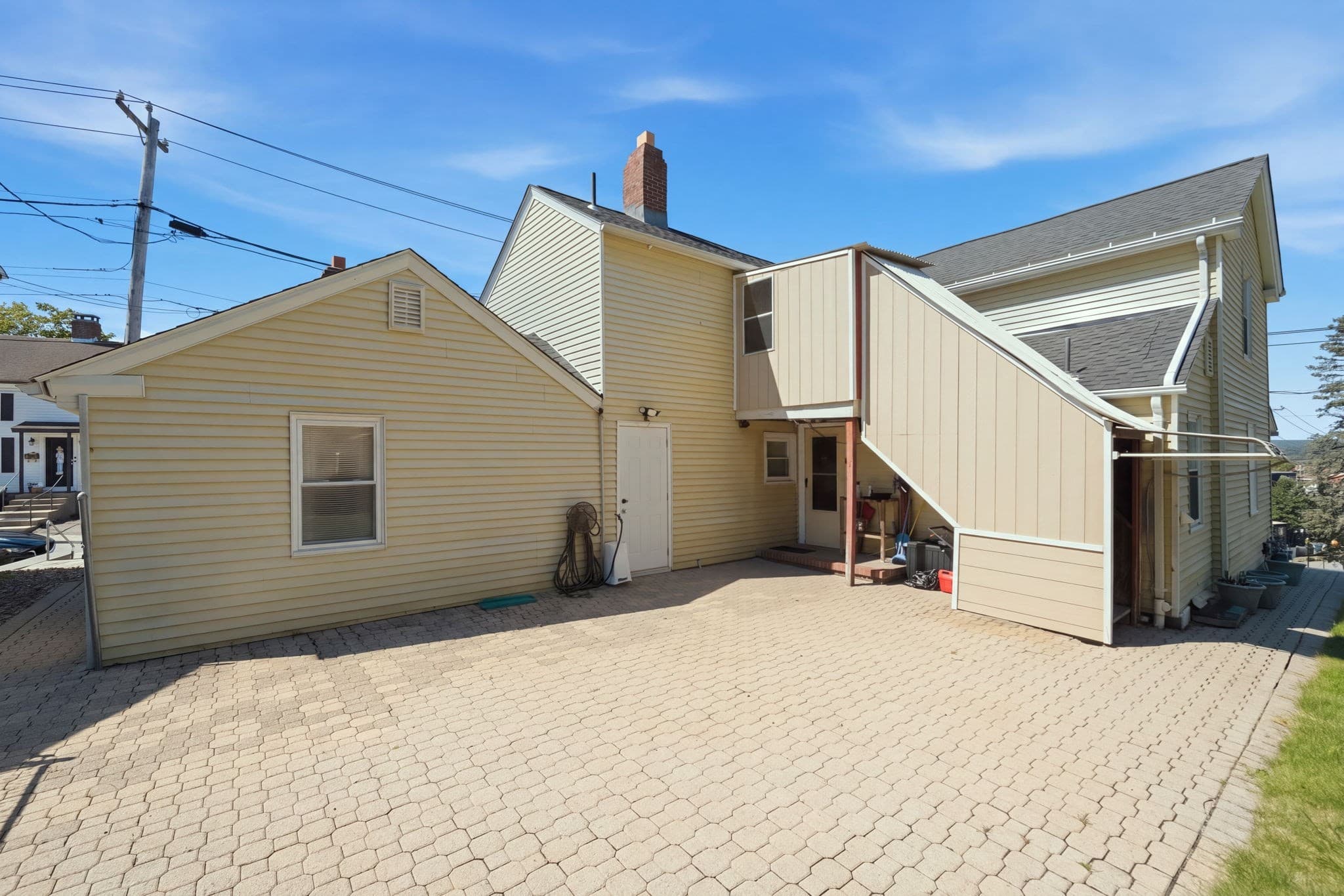 3 Family at 37 Howard St, Chicopee MA 01013, Chicopee, photo 8 of 39