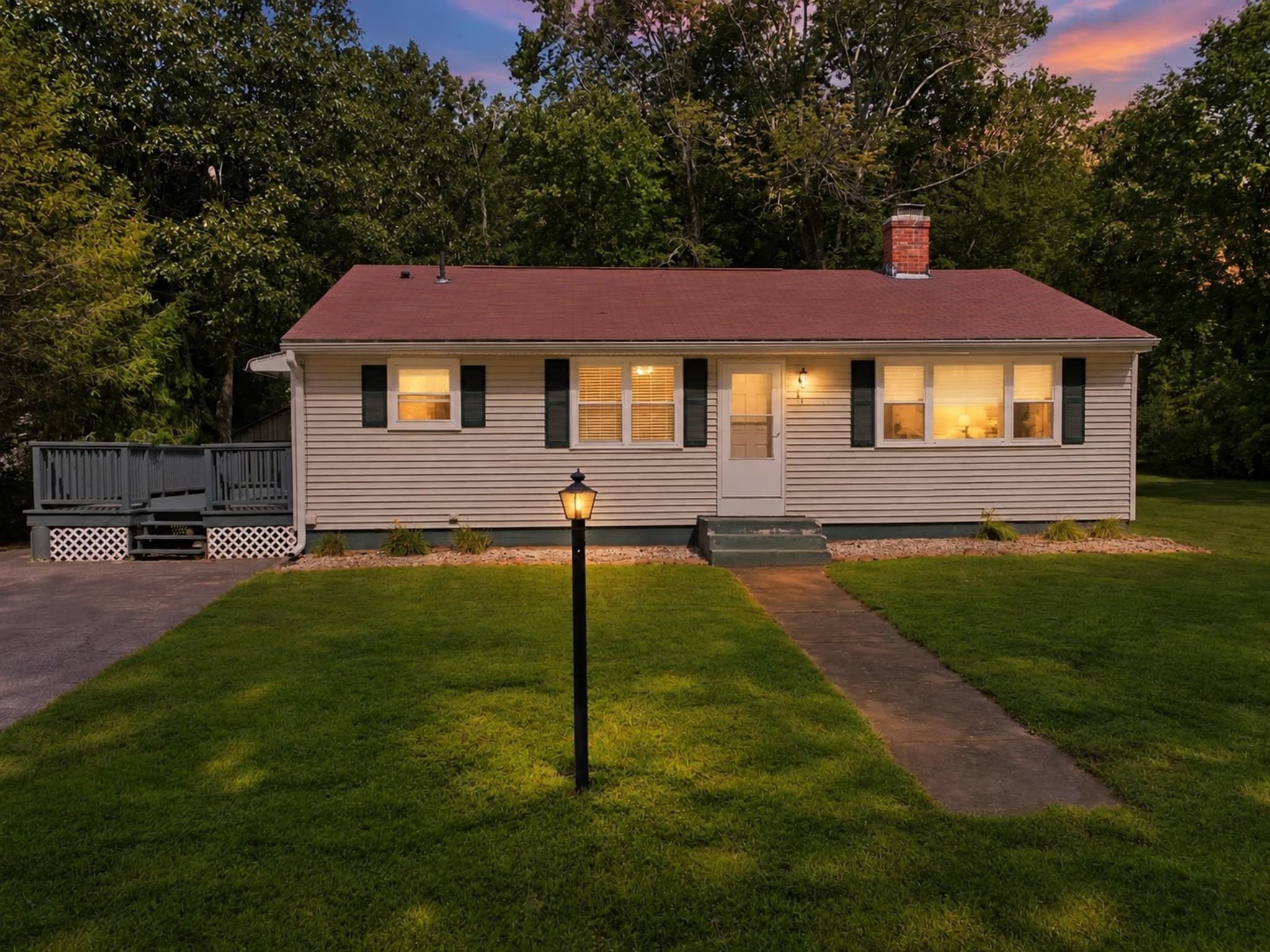 42 Lakeview Dr, West Brookfield MA 01585