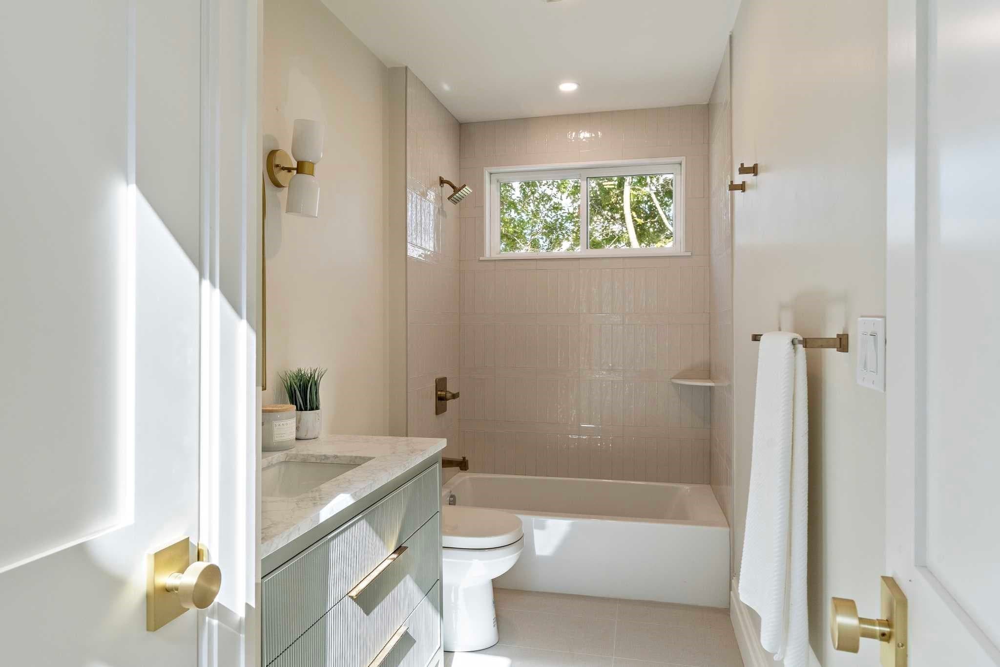 Condominium at 114 Hale St # 3, Beverly MA 01915, Beverly, photo 8 of 14