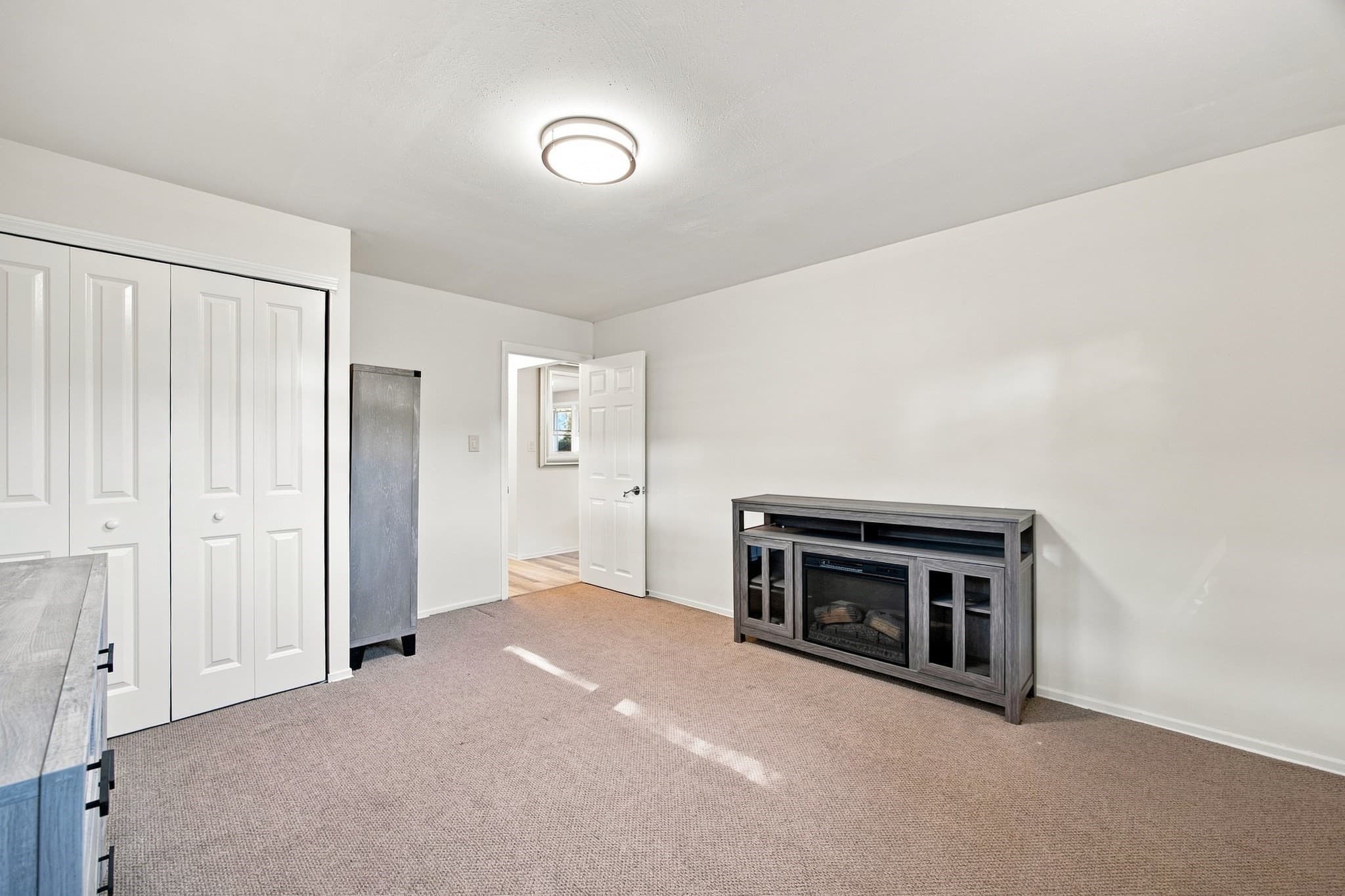 Single Family Residence at 96 Shady Brook Lane, Springfield MA 01118, Springfield, photo 10 of 27