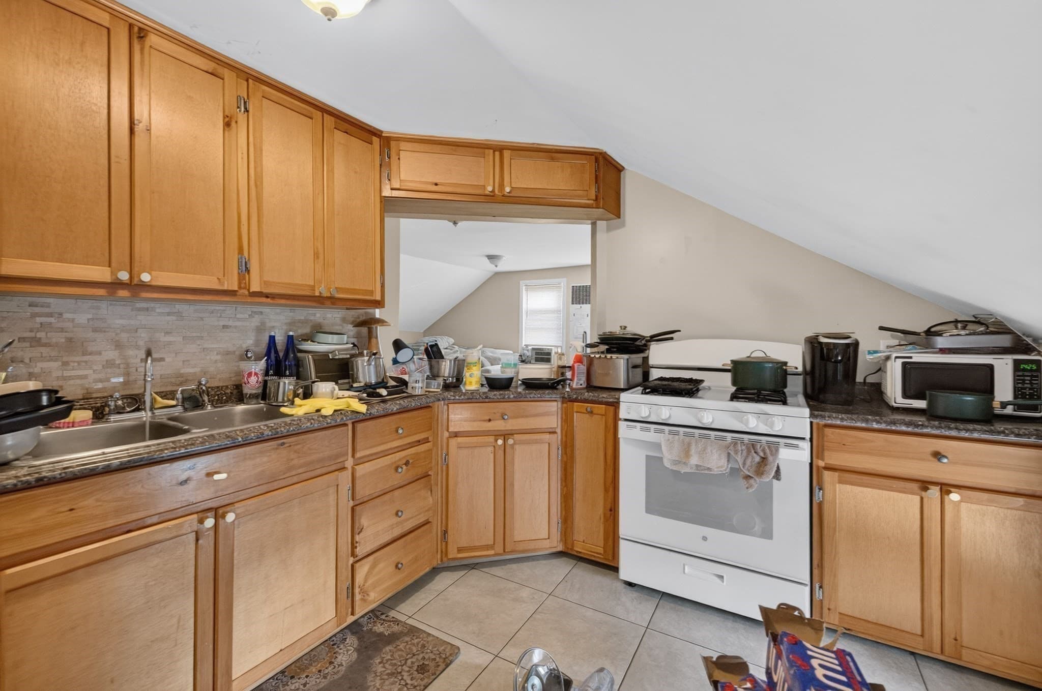 3 Family at 162 O'grady St., Fall River MA 02720, Fall River, photo 31 of 40