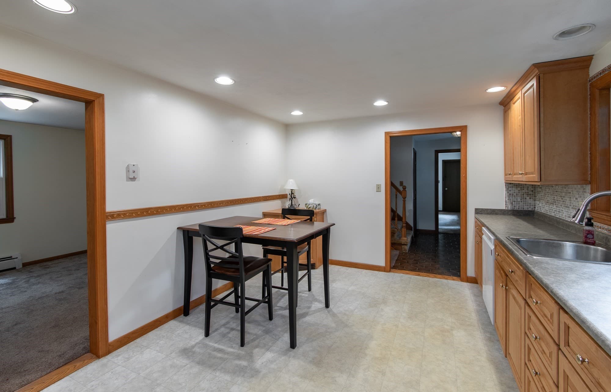 Single Family Residence at 16 Crabapple Ln, Chelmsford MA 01824, photo 5 of 27