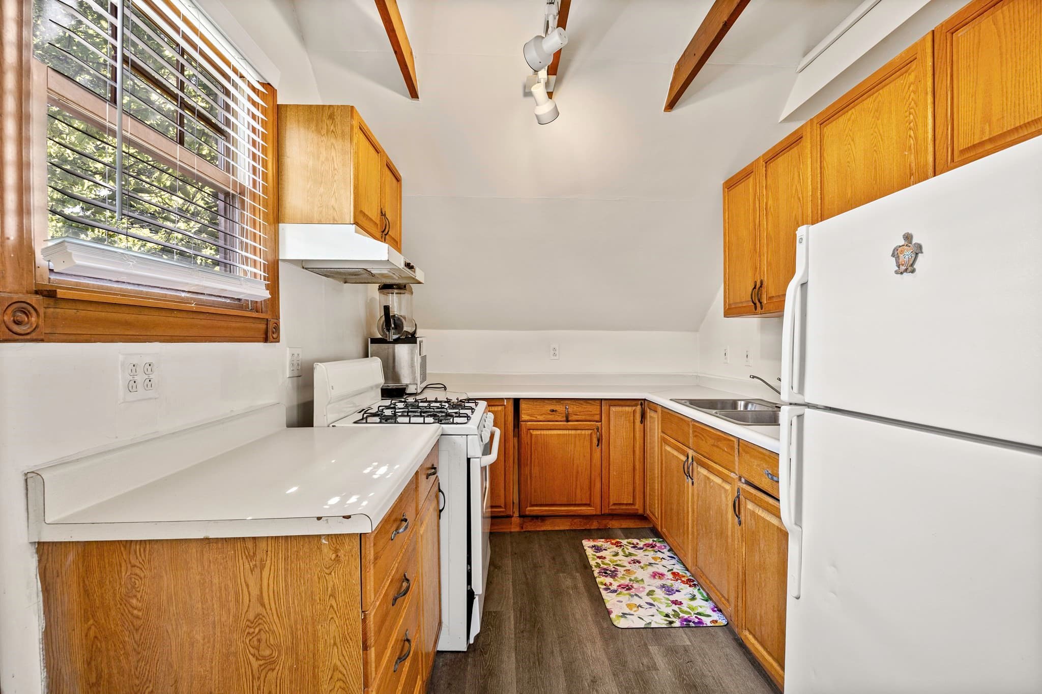 3 Family at 95 Dartmouth St, Springfield MA 01109, Springfield, photo 33 of 42