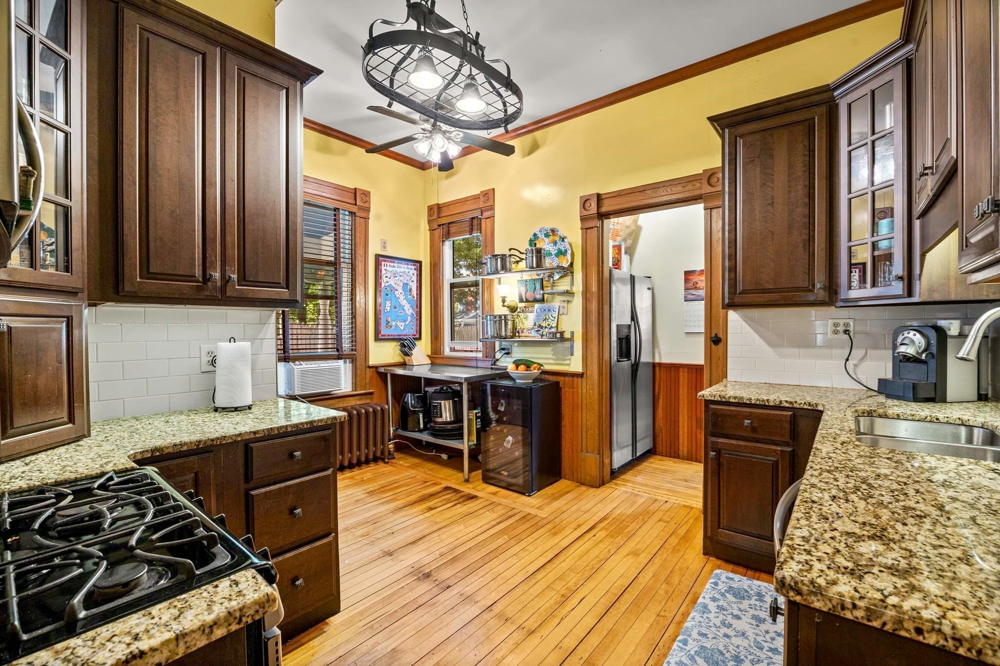 3 Family at 95 Dartmouth St, Springfield MA 01109, Springfield, photo 14 of 42
