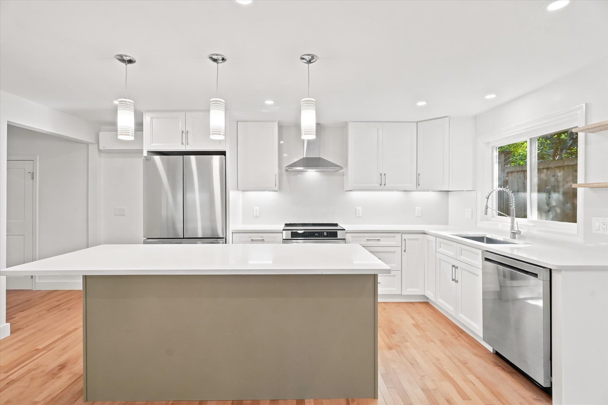 Single Family Residence at 8 Wilmington Road, Burlington MA 01803, Burlington, photo 5 of 42