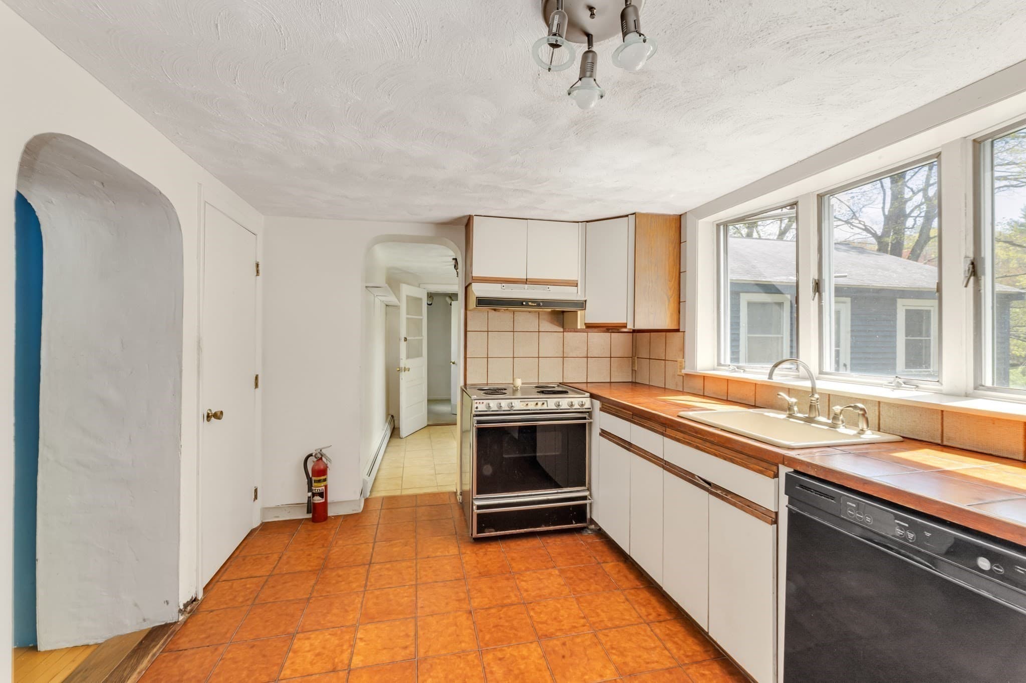 Single Family Residence at 193 Haverhill Street, North Reading MA 01864, North Reading, photo 5 of 37