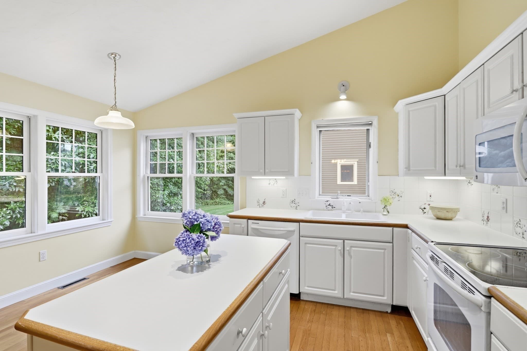 Condominium at 111 Stow Rd # 111, Boxborough MA 01775, Boxborough, photo 5 of 24