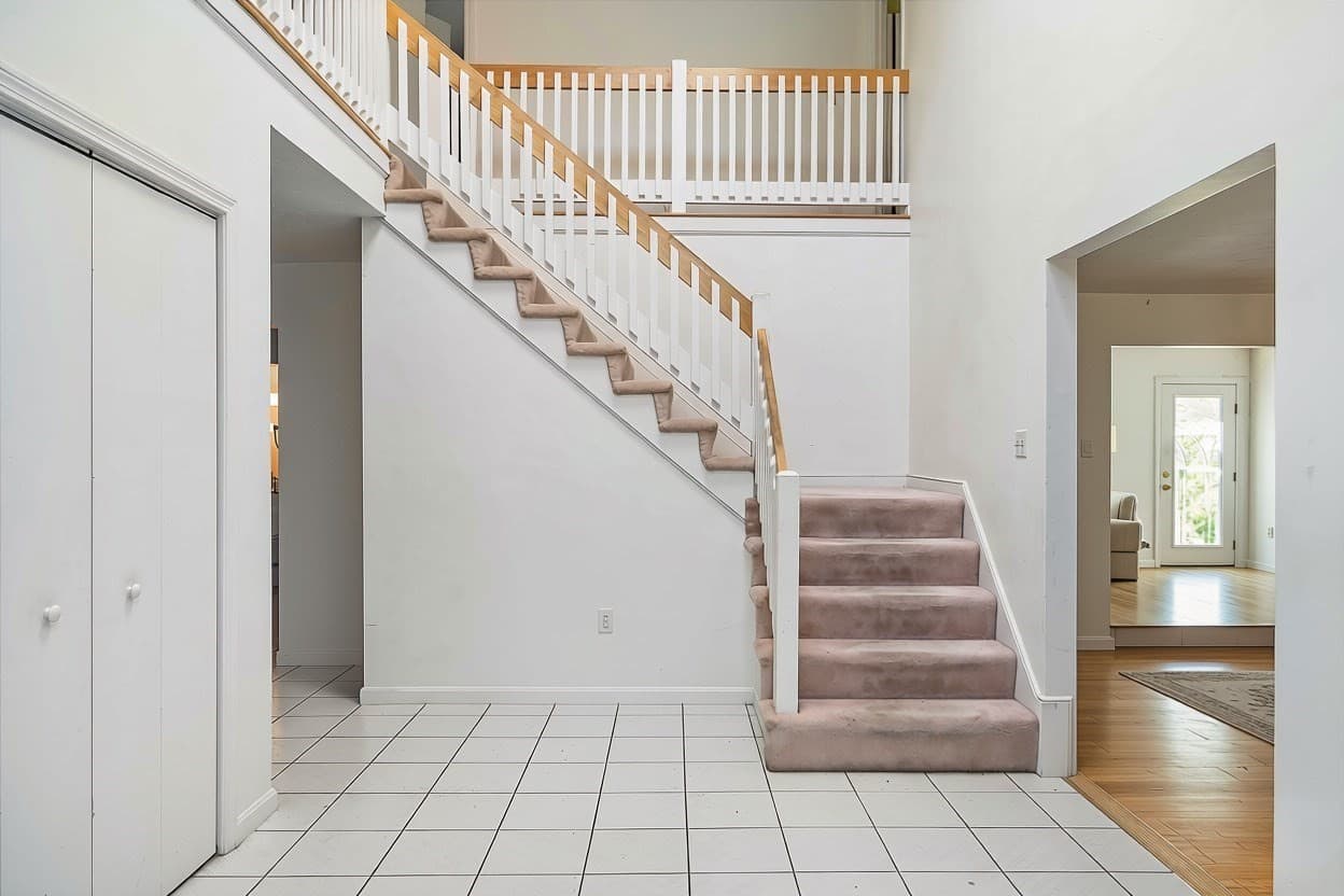 Single Family Residence at 10 Pond View Ln, Ashland MA 01721, Ashland, photo 7 of 19