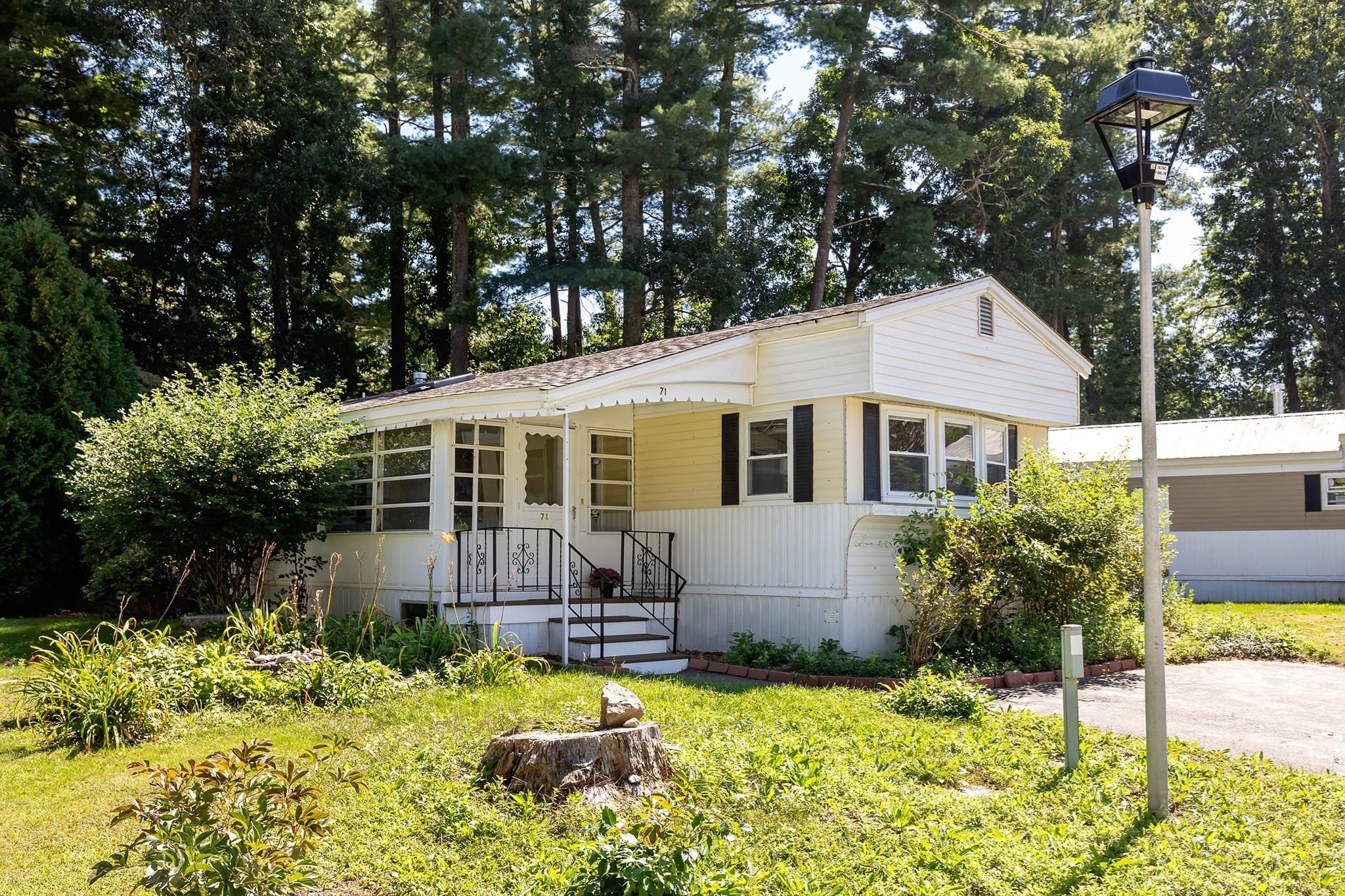 Mobile Home at 71 Maplewood Dr, Halifax MA 02338, Halifax, photo 2 of 27