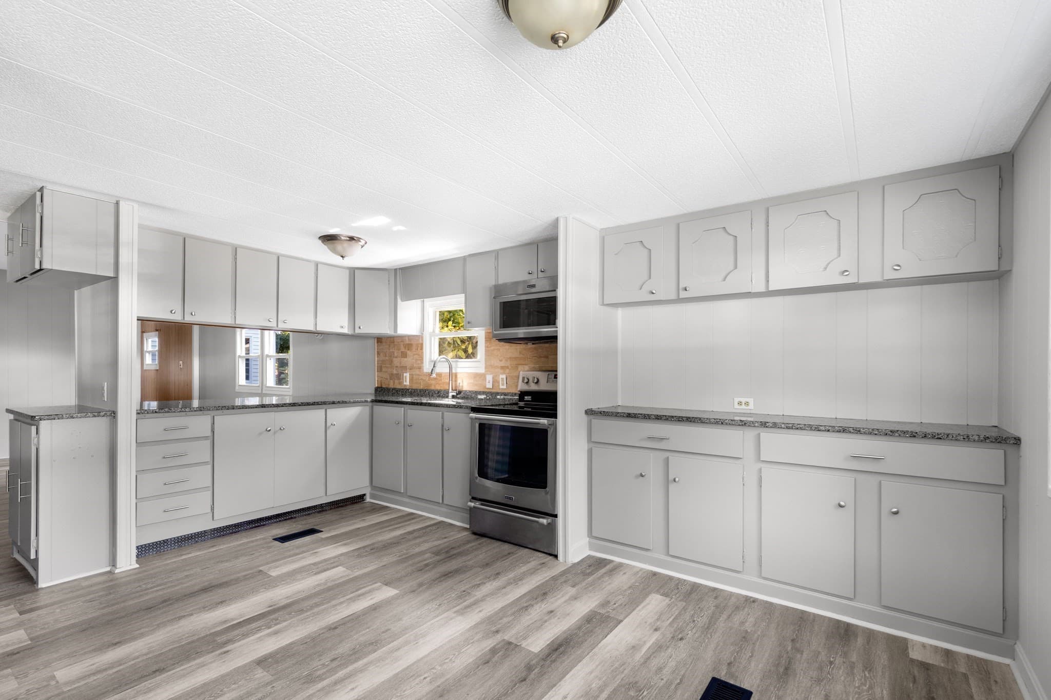 Mobile Home at 71 Maplewood Dr, Halifax MA 02338, Halifax, photo 5 of 27