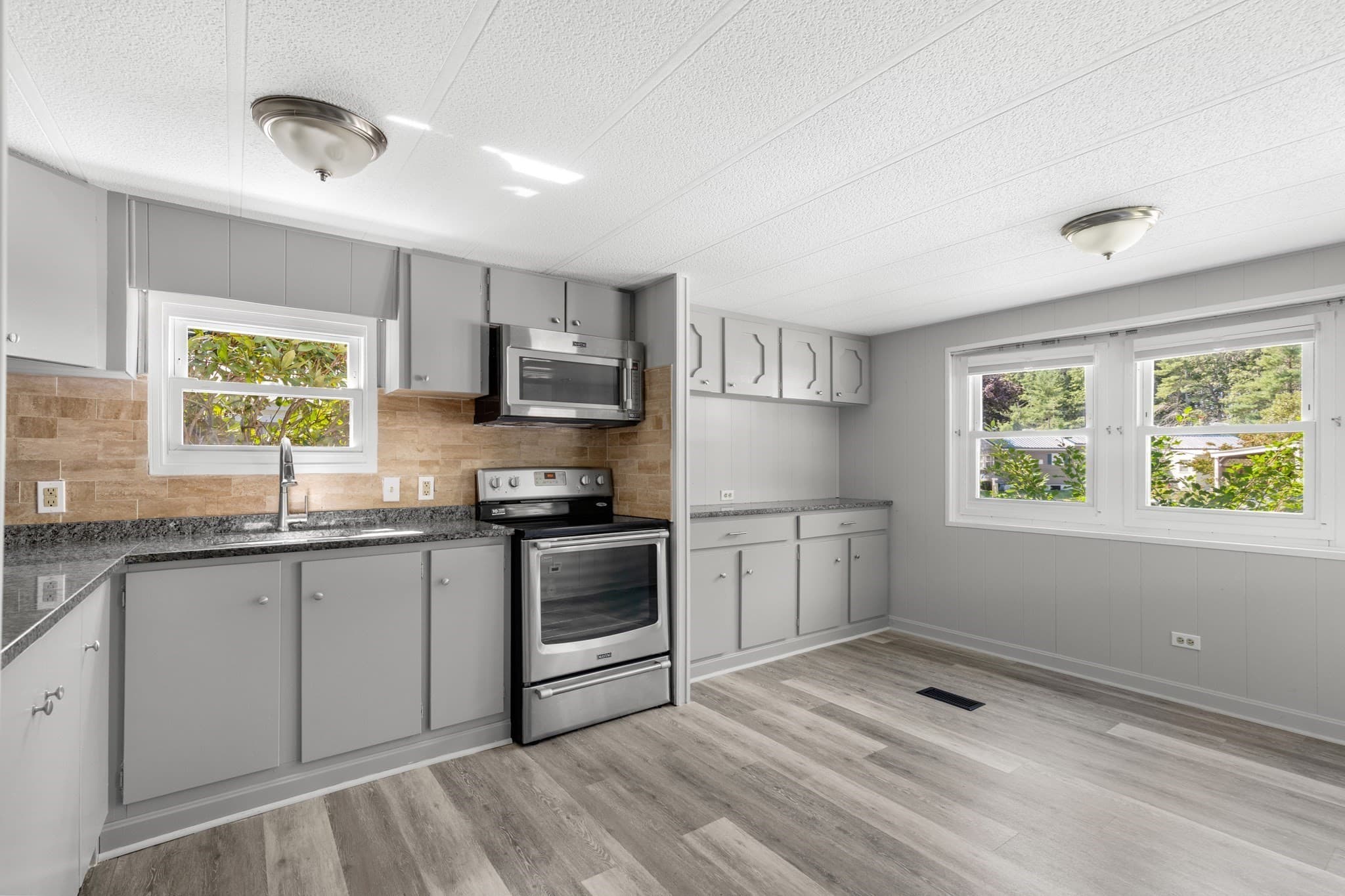 Mobile Home at 71 Maplewood Dr, Halifax MA 02338, Halifax, photo 4 of 27
