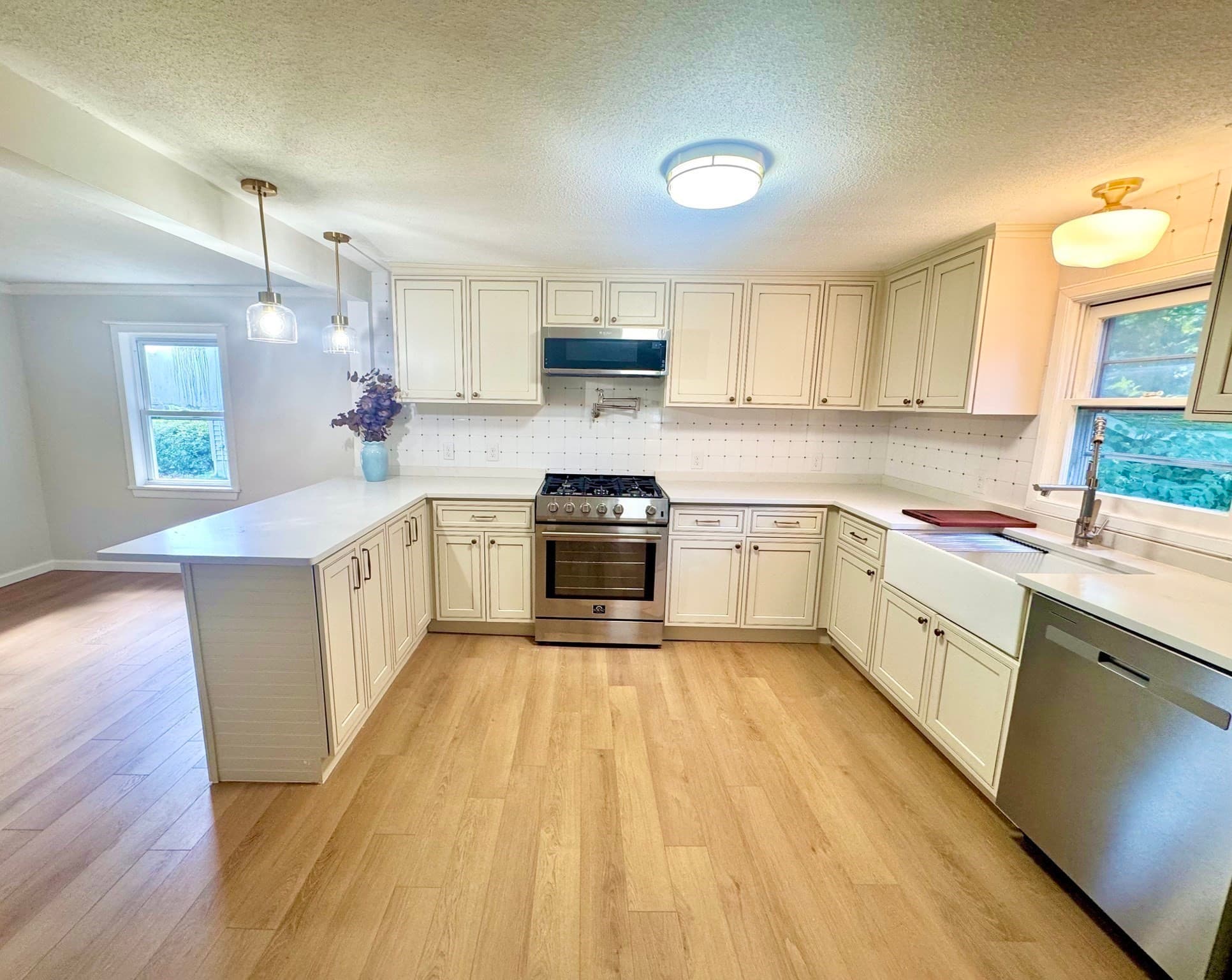 Single Family Residence at 18 Hurley Ave, Dracut MA 01826, Dracut, photo 4 of 24