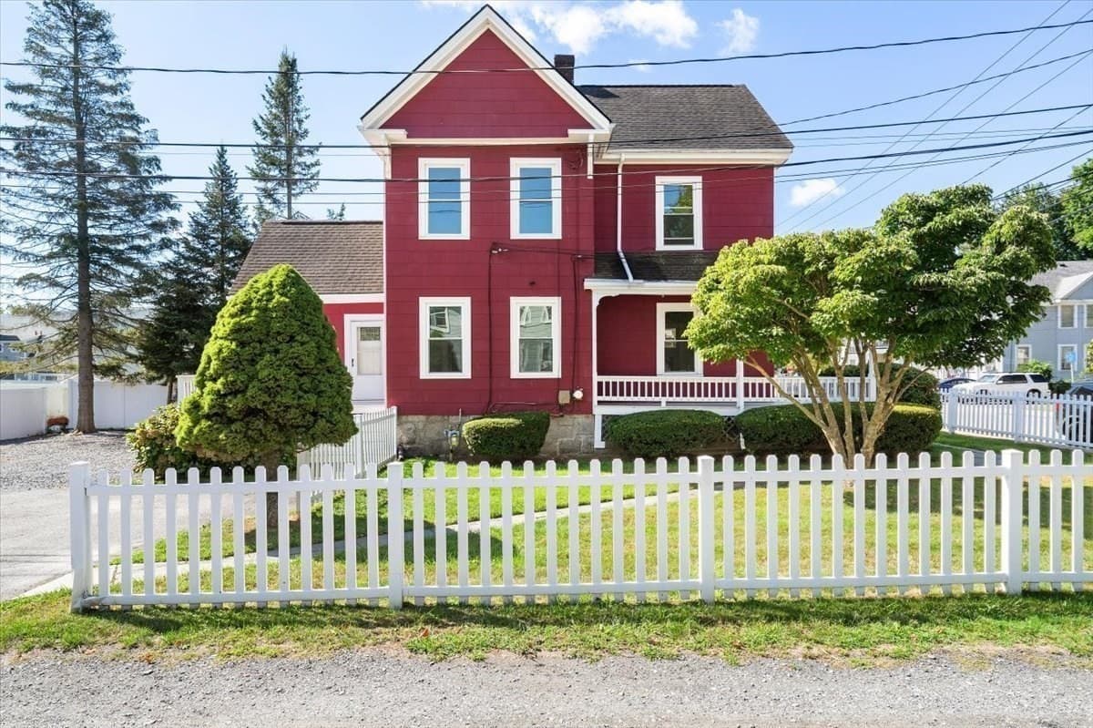 Single Family Residence at 92 Alexander St, Framingham MA 01702, Framingham, photo 3 of 27