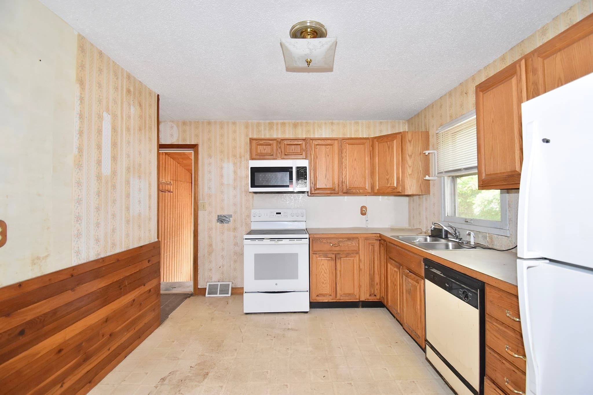 Single Family Residence at 58 Cabot St, Palmer MA 01069, Palmer, photo 9 of 21