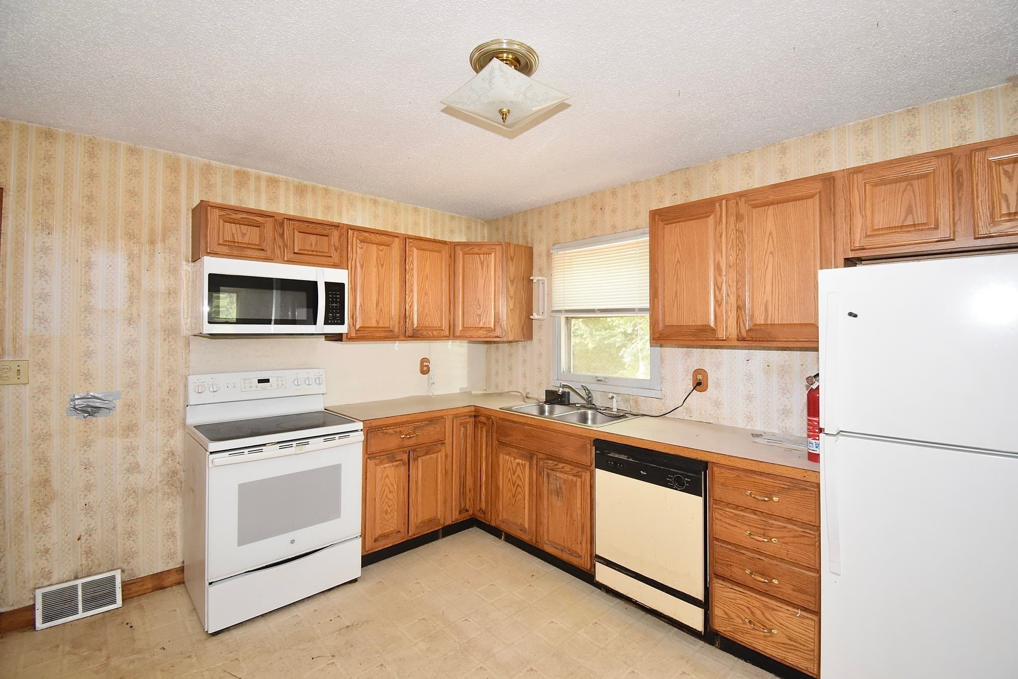 Single Family Residence at 58 Cabot St, Palmer MA 01069, Palmer, photo 10 of 21