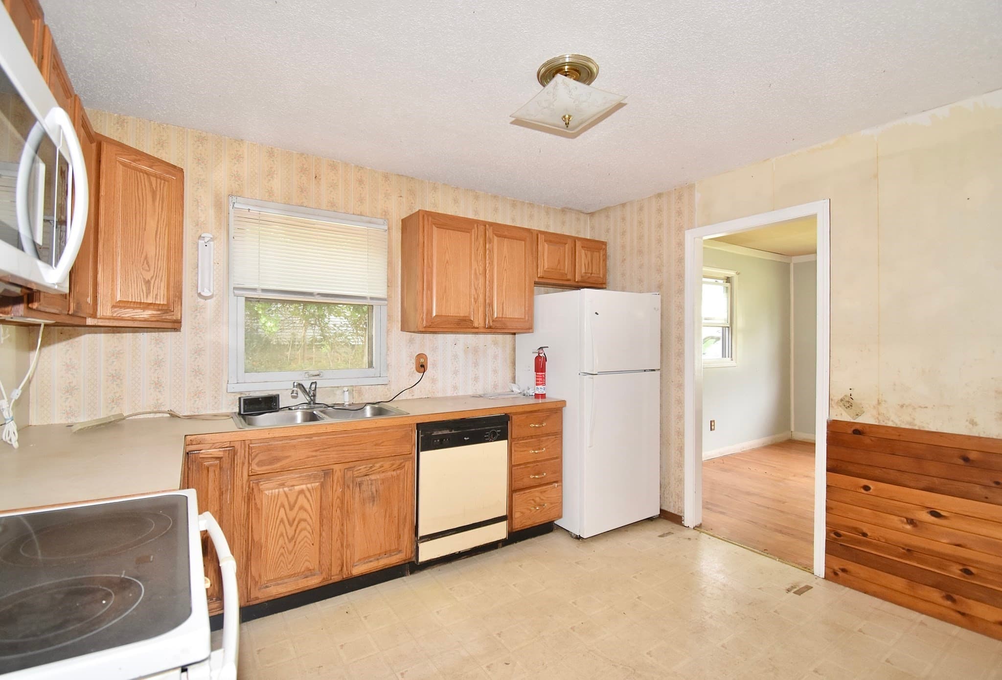 Single Family Residence at 58 Cabot St, Palmer MA 01069, Palmer, photo 8 of 21