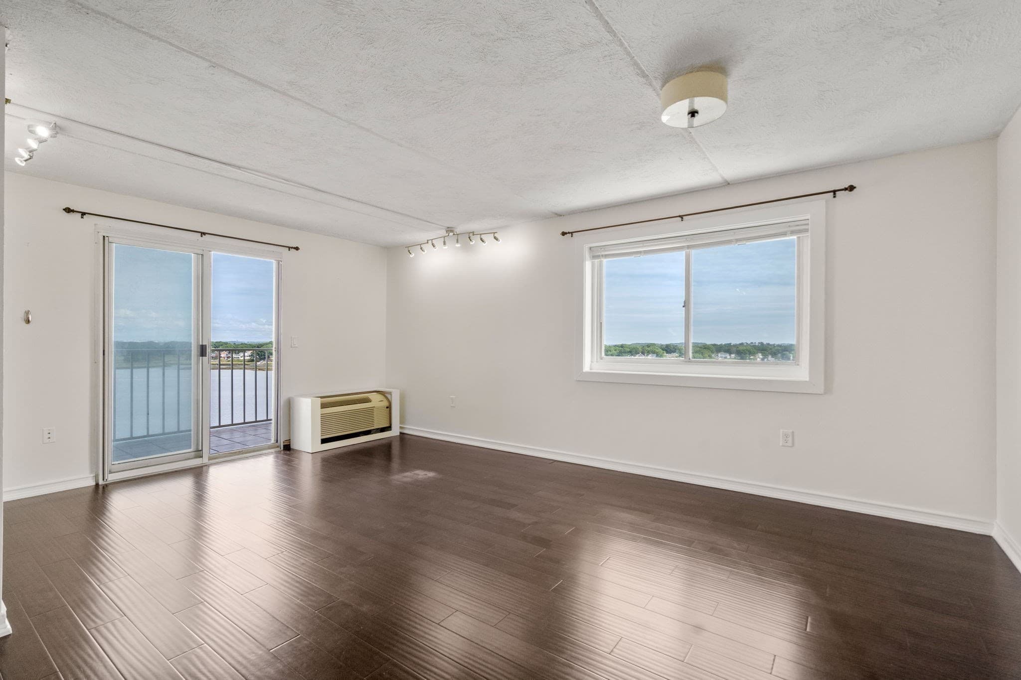 Condominium at 200 Cove Way # 1012, Quincy MA 02169, Quincy, photo 7 of 22
