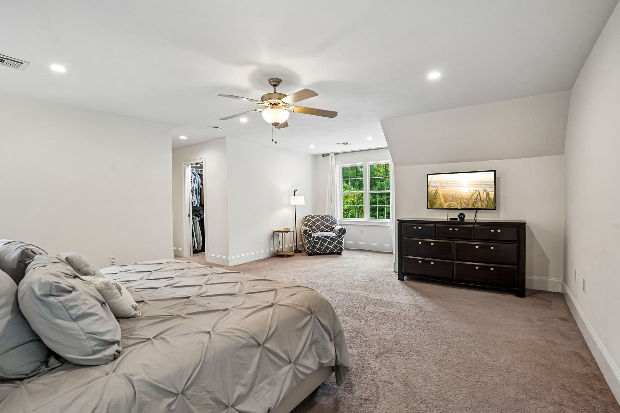 Single Family Residence at 75 Silver Fox Rd, Franklin MA 02038, Franklin, photo 14 of 40