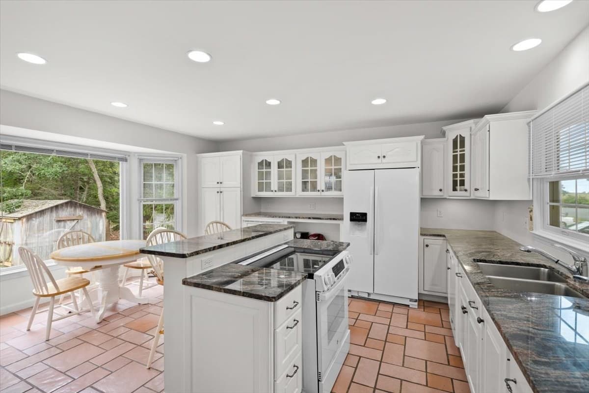Single Family Residence at 32 Niagara Lane, Yarmouth MA 02673, Yarmouth, photo 4 of 23