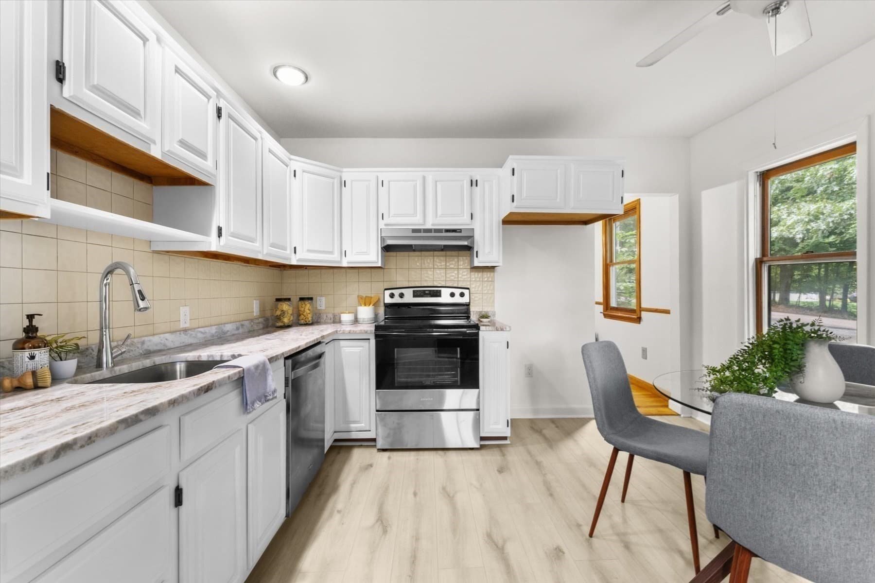 Single Family Residence at 229 Bent St, Franklin MA 02038, Franklin, photo 9 of 38