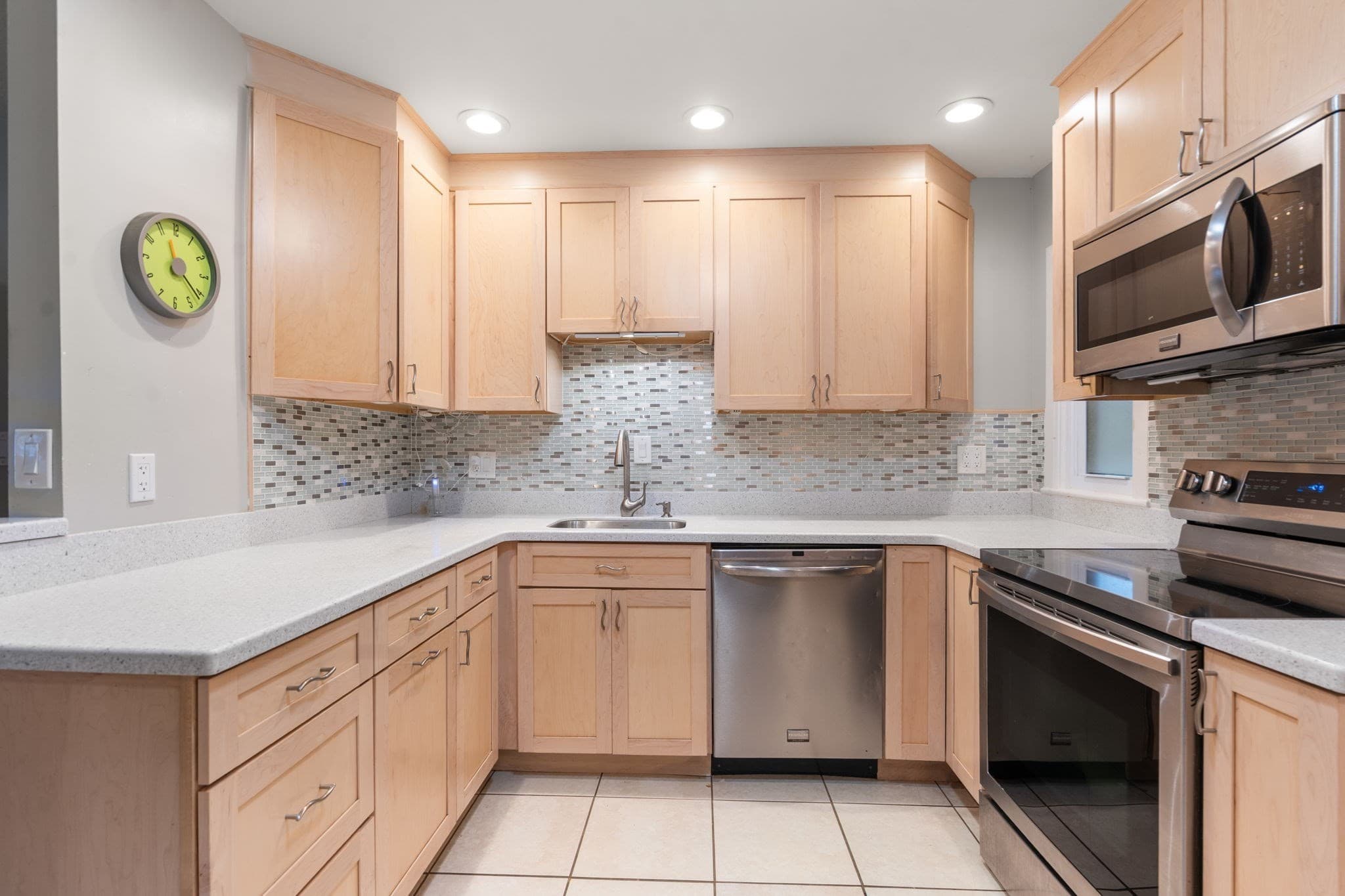 Condominium at 54 Horseshoe Dr # 54, Chicopee MA 01022, Chicopee, photo 3 of 32