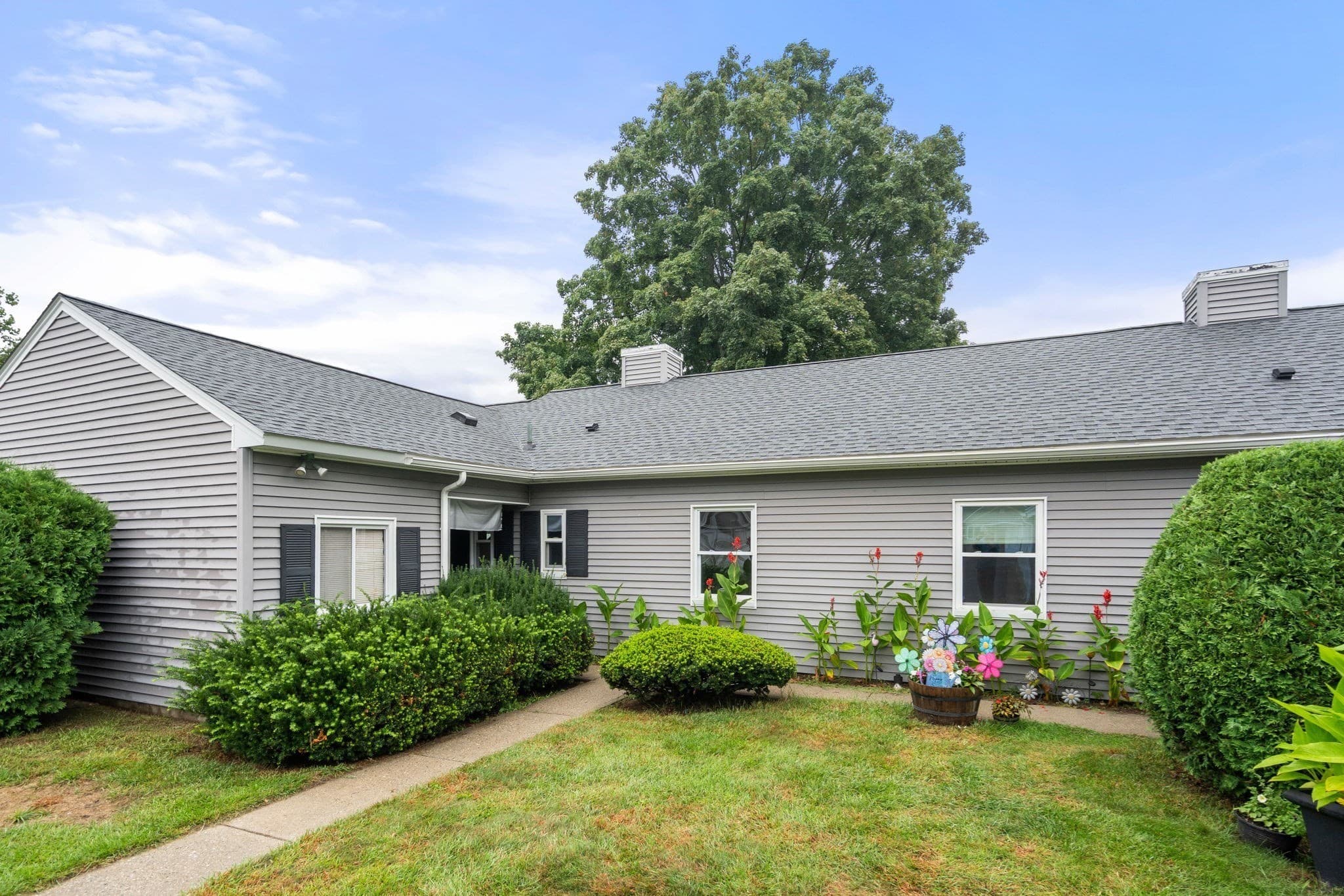 54 Horseshoe Dr # 54, Chicopee MA 01022