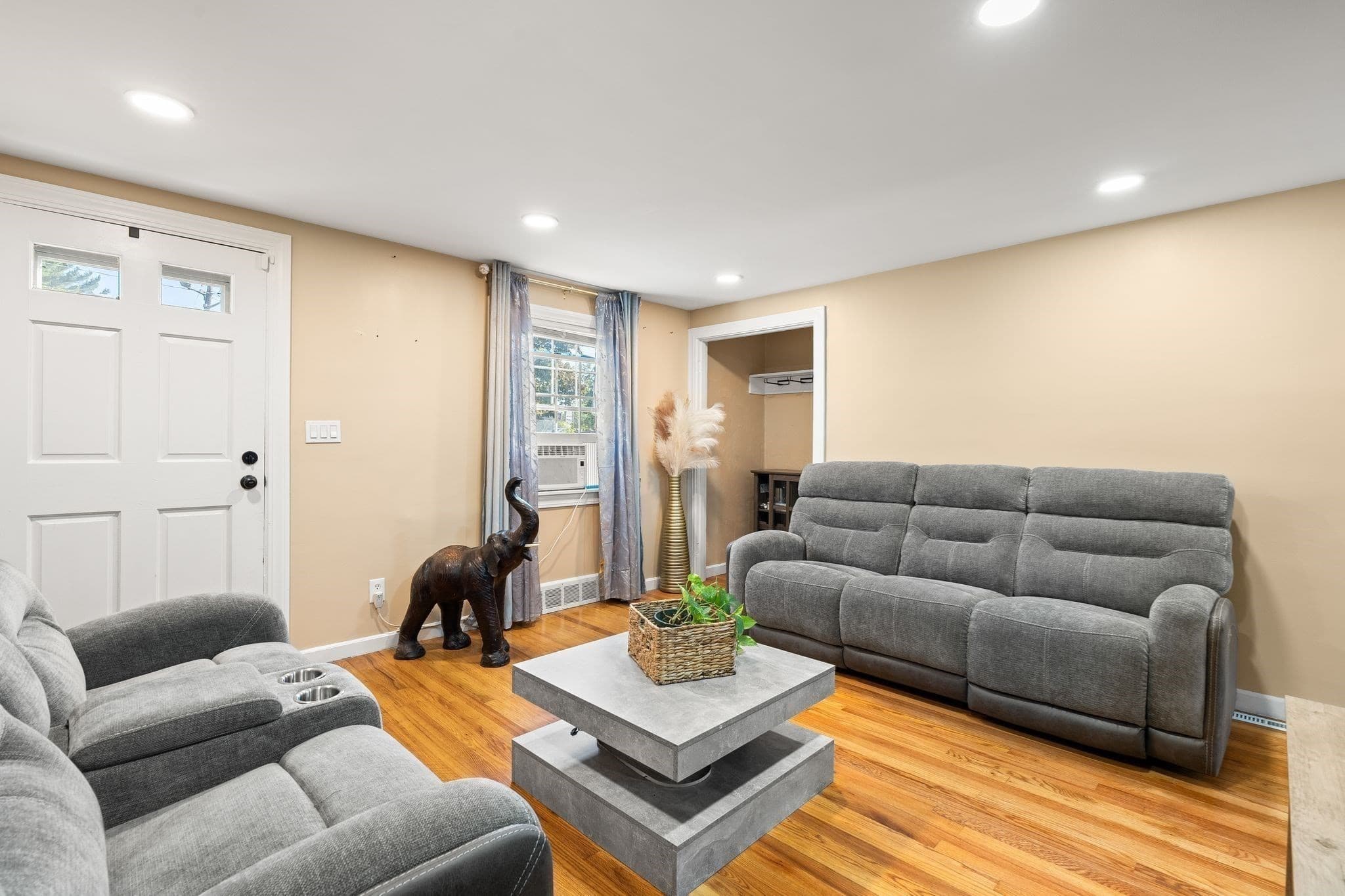 Single Family Residence at 441 E Ashland St, Brockton MA 02302, Brockton, photo 6 of 37